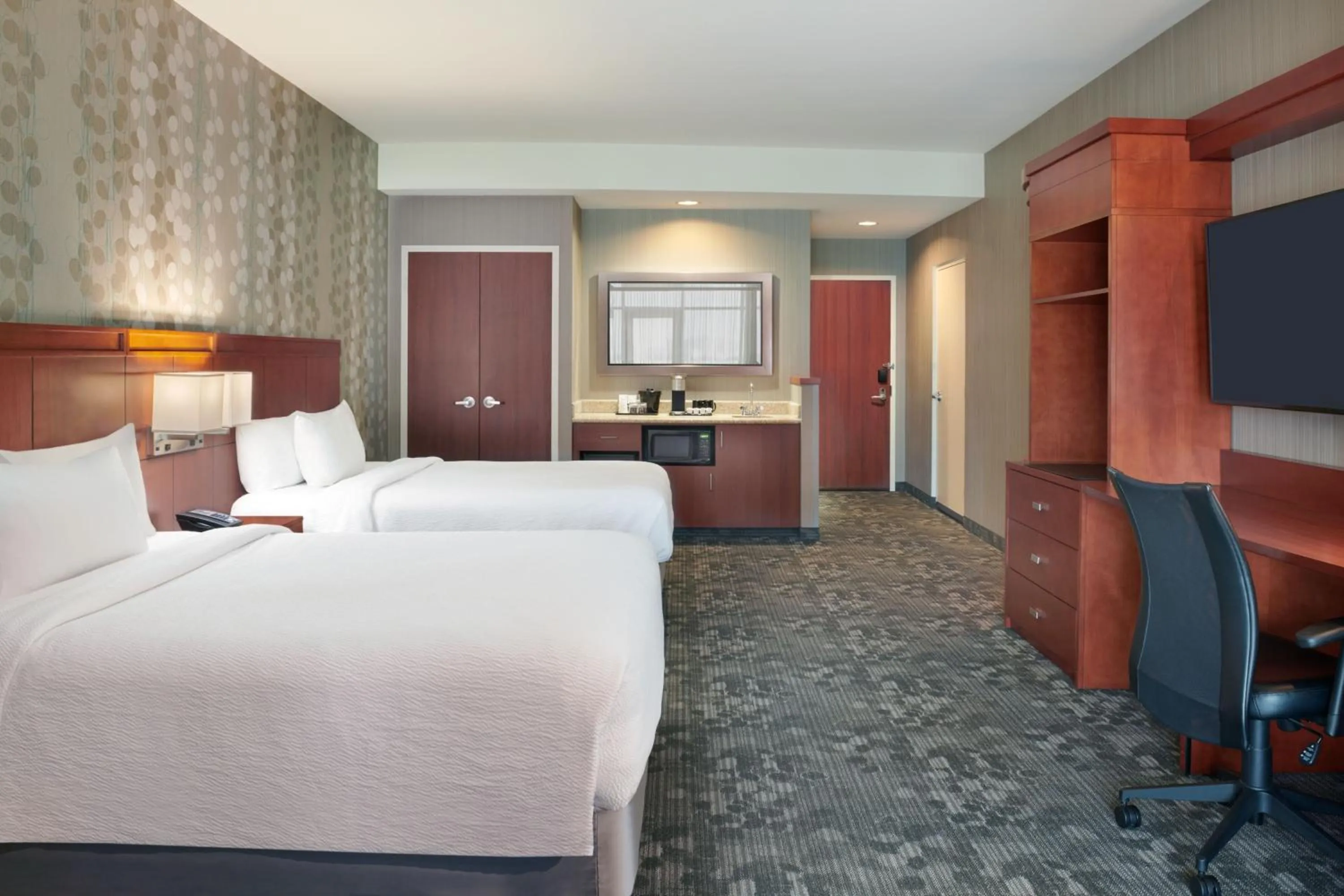Photo of the whole room, Bed in Courtyard by Marriott Ottawa East