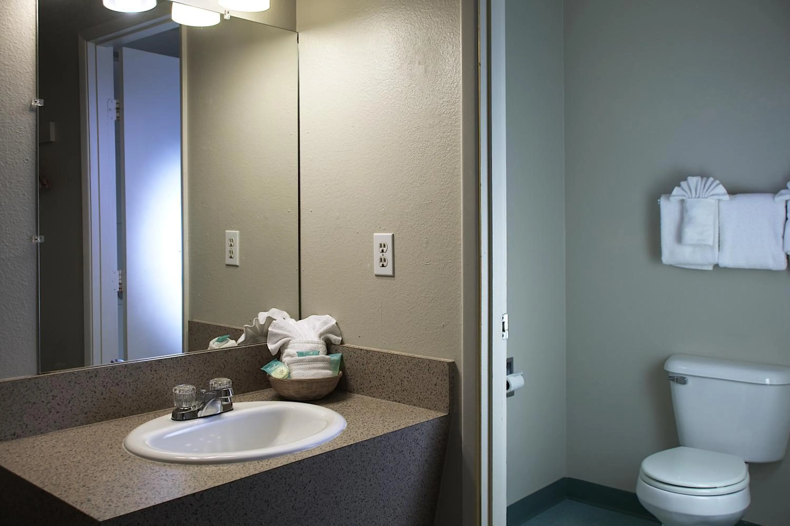Bathroom in Aladdin Inn and Suites