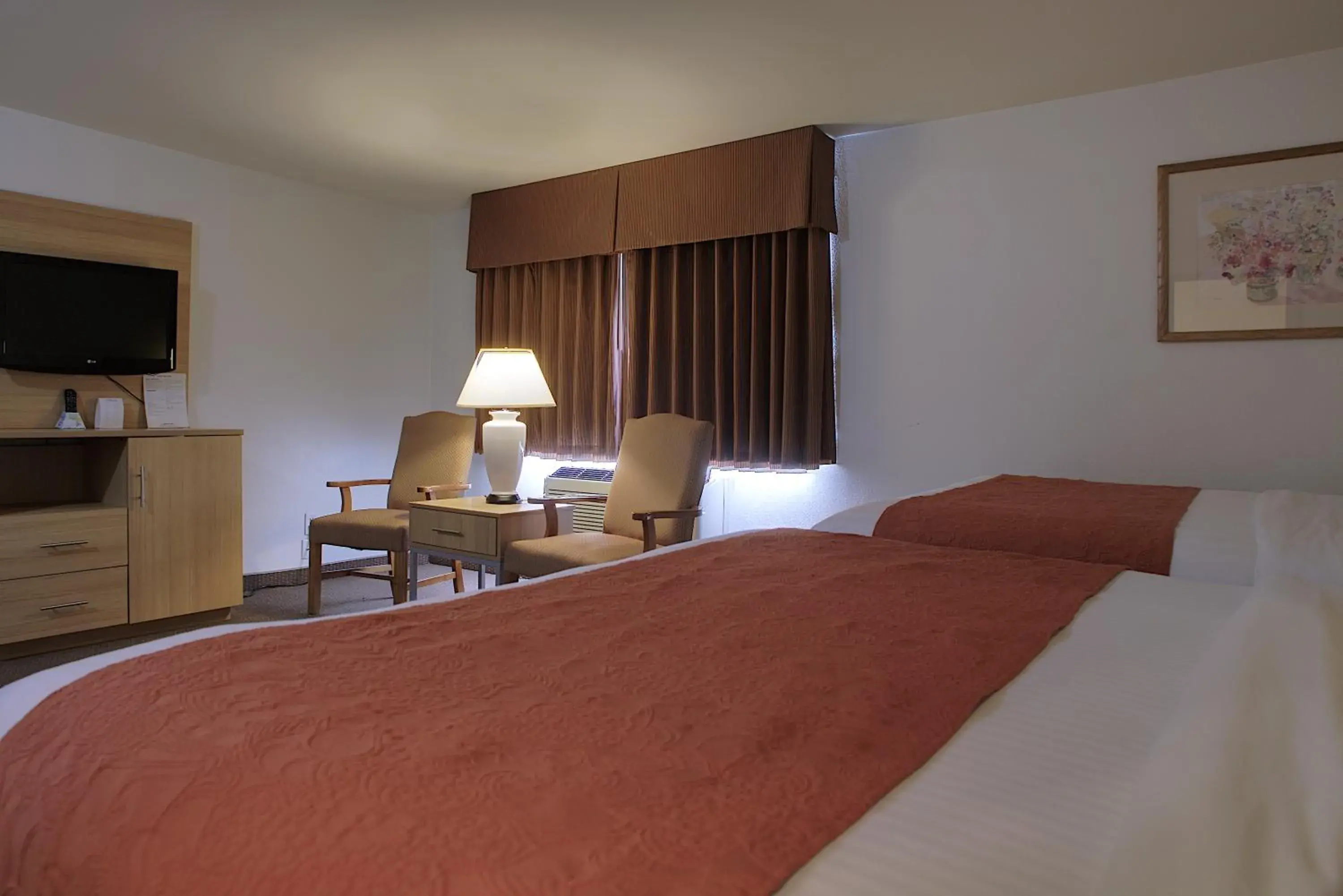 Bed in Aladdin Inn and Suites Bed in Aladdin Inn and Suites