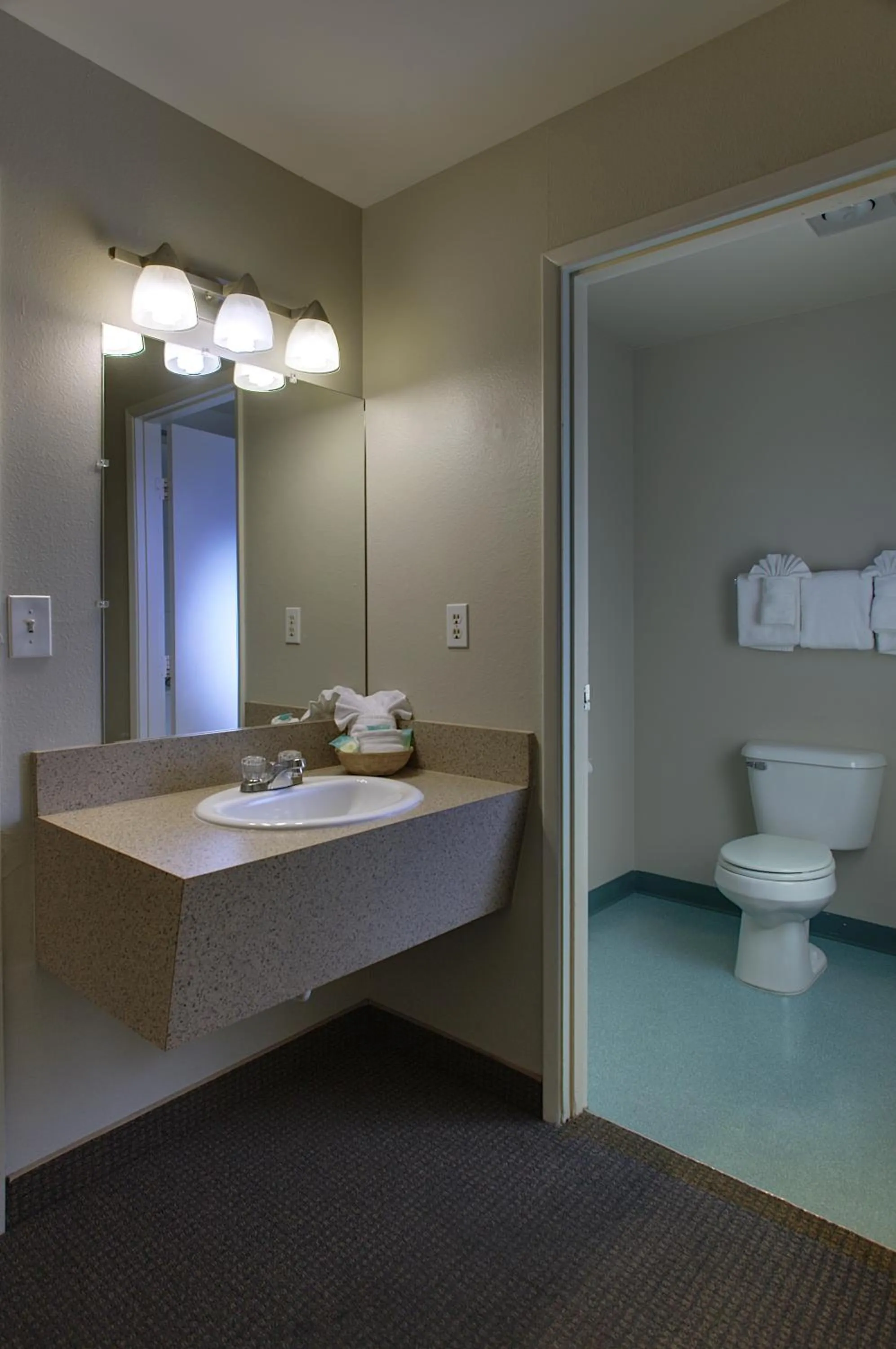 Bathroom in Aladdin Inn and Suites
