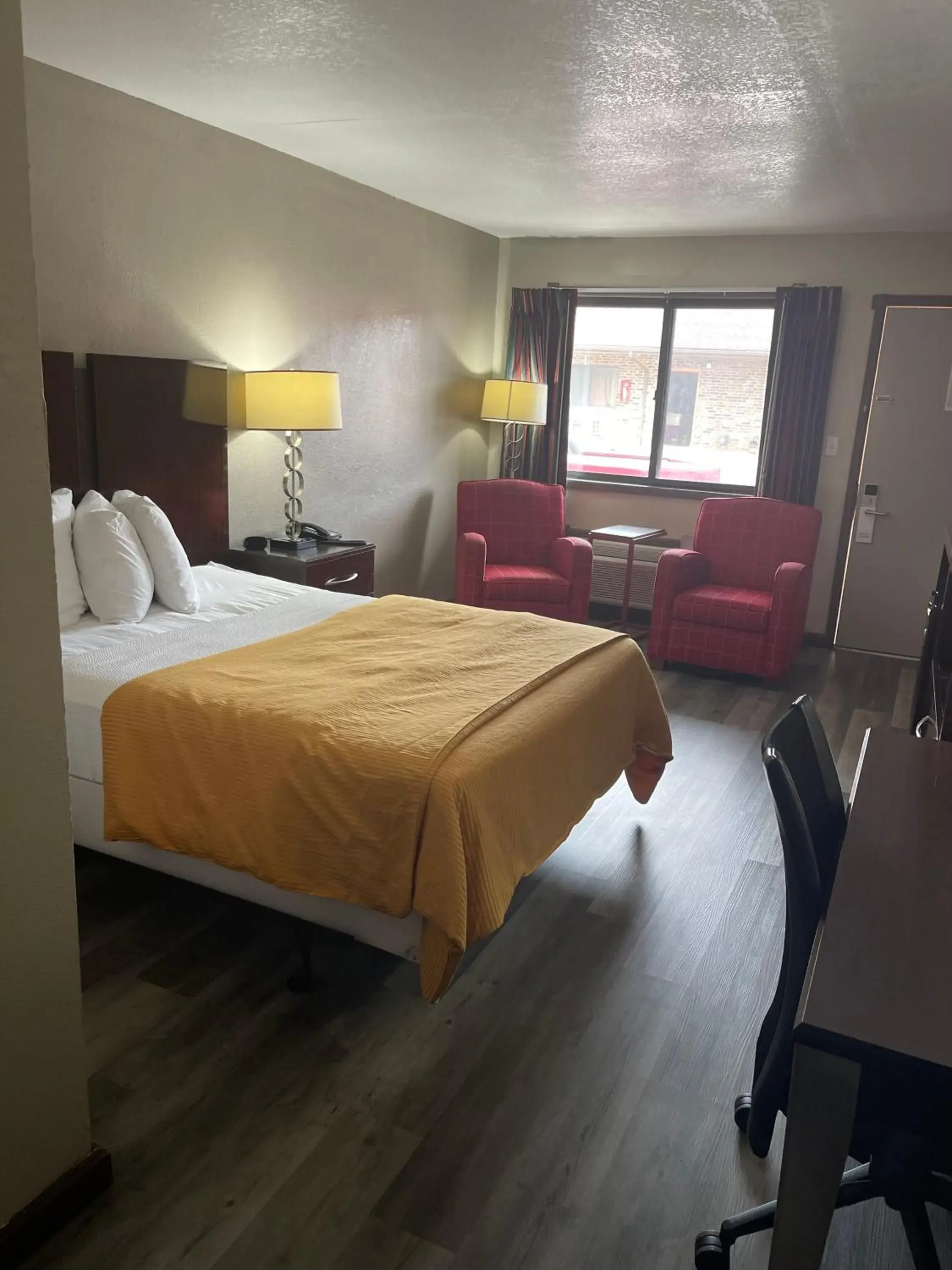 Bed in Royal Inn & Suites Bed in Royal Inn & Suites