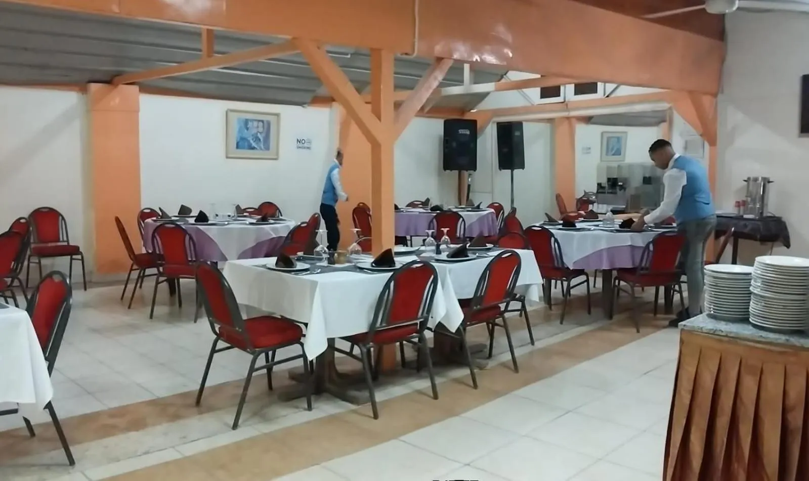 Restaurant/places to eat in Rezeiky Hotel & Camp