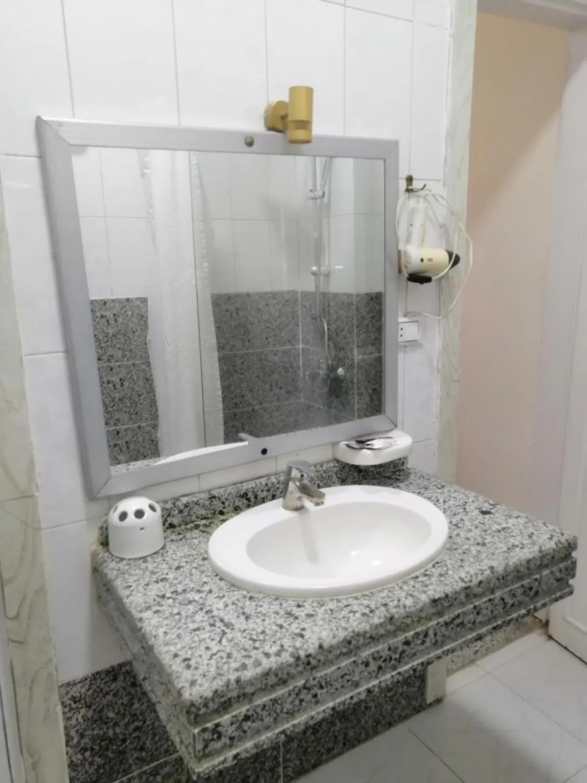 Rezeiky Hotel & Camp