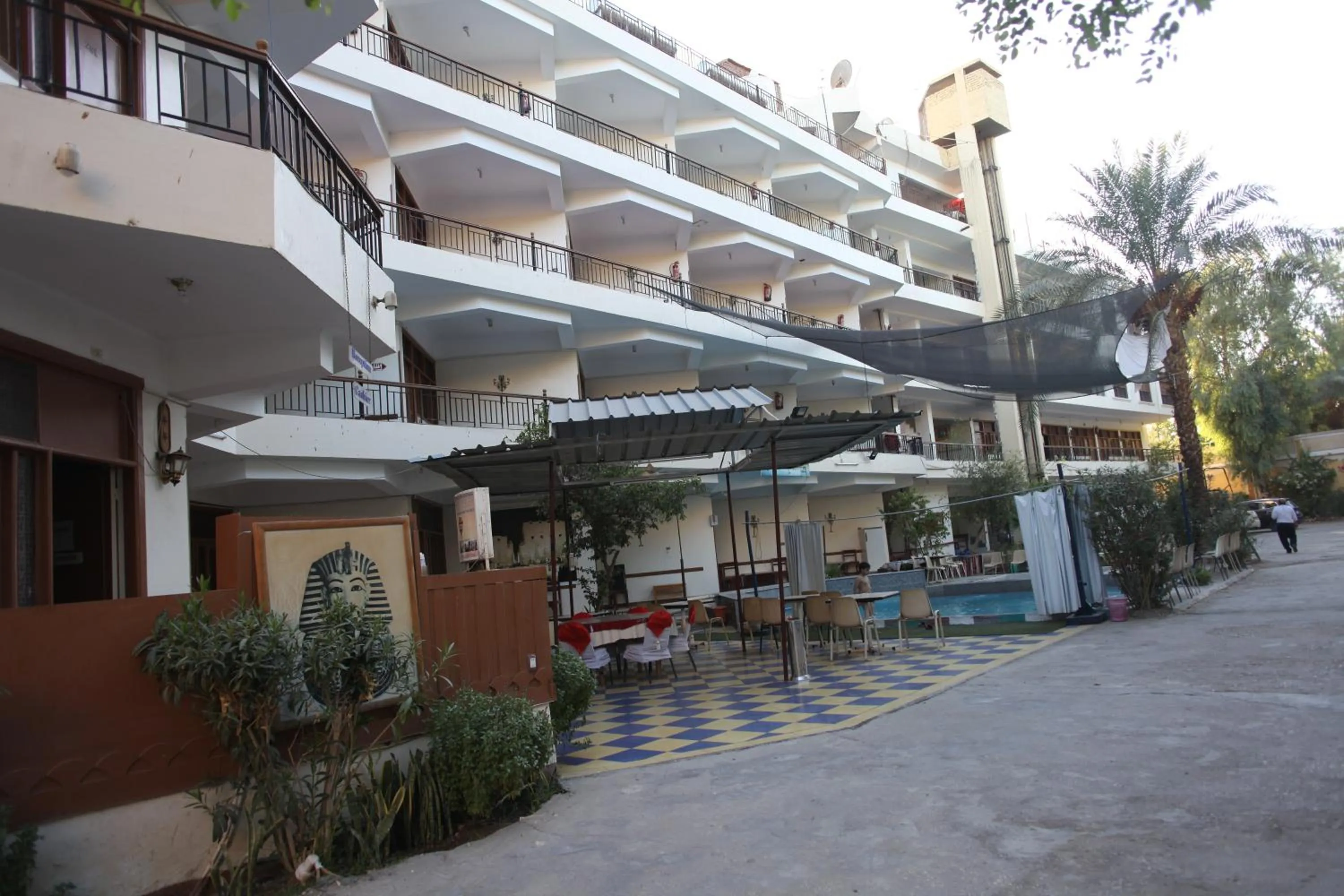 Rezeiky Hotel & Camp