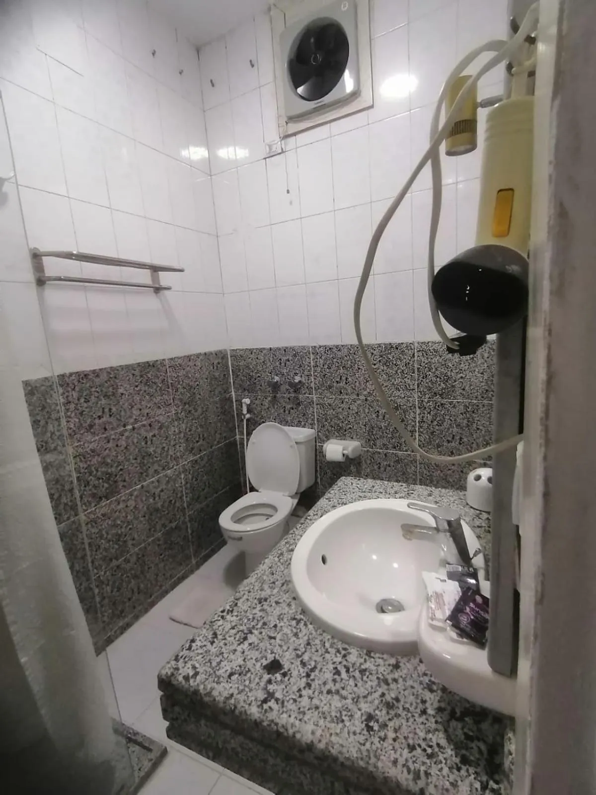 Rezeiky Hotel & Camp