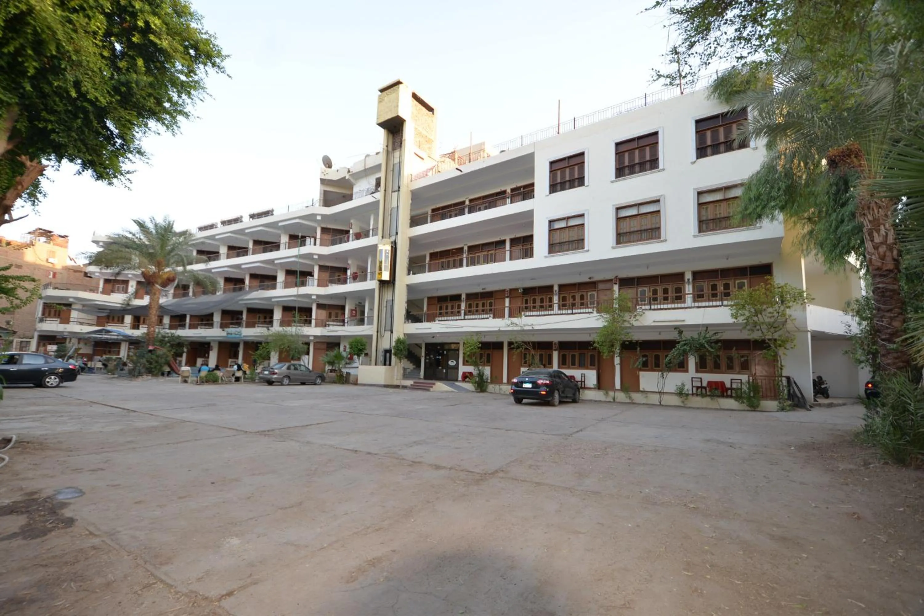 Rezeiky Hotel & Camp