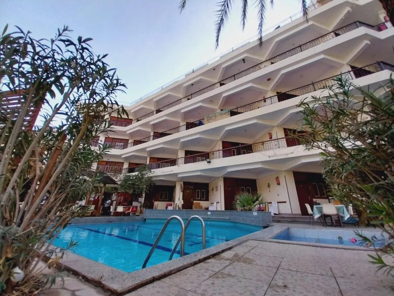 Rezeiky Hotel & Camp