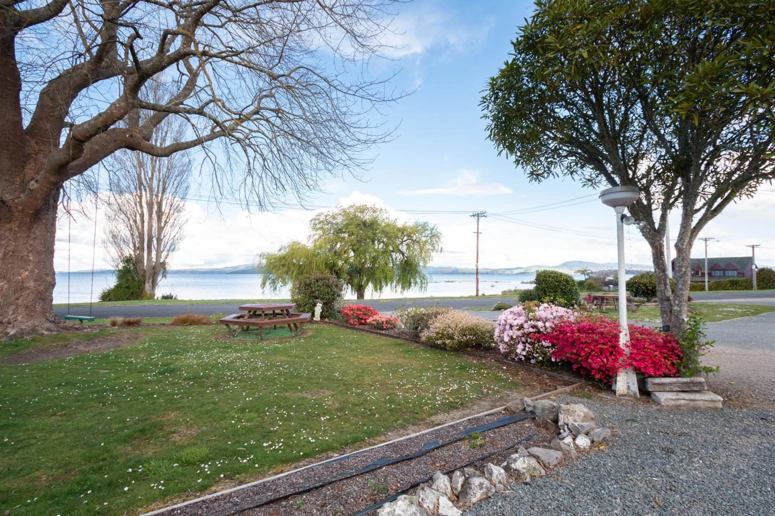 Property building in Jack & Di's Lakefront Motel