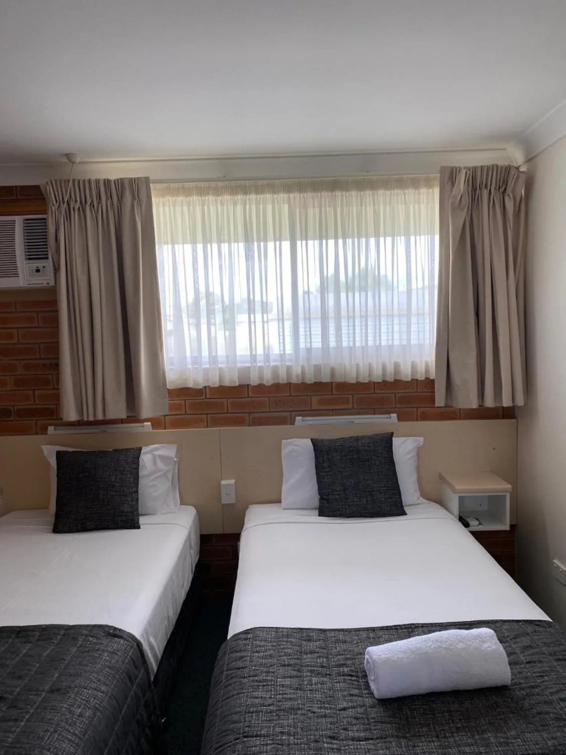 Bedroom, Bed in Buckaroo Motor Inn