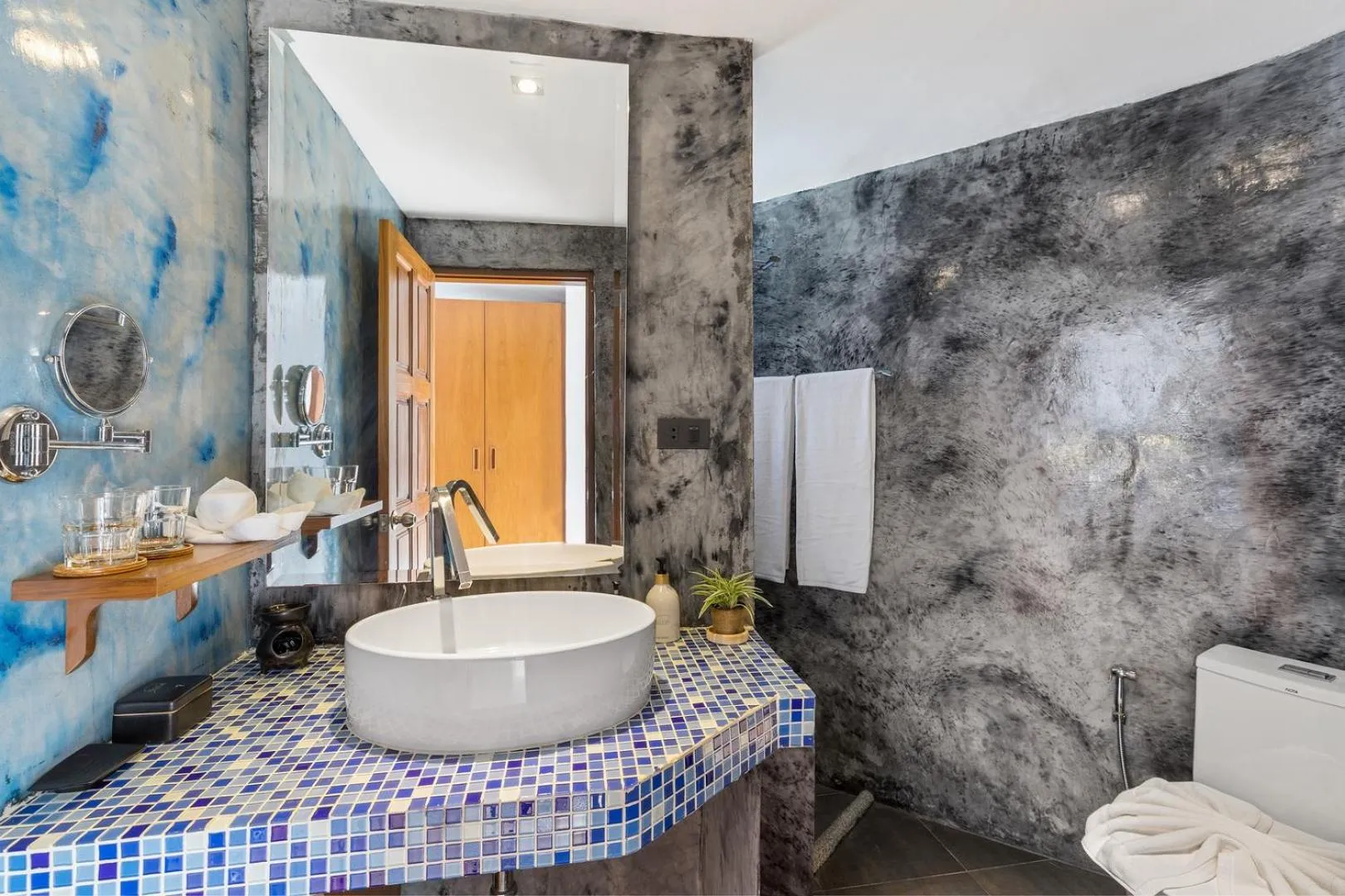 Shower in Beluga Boutique Hotel