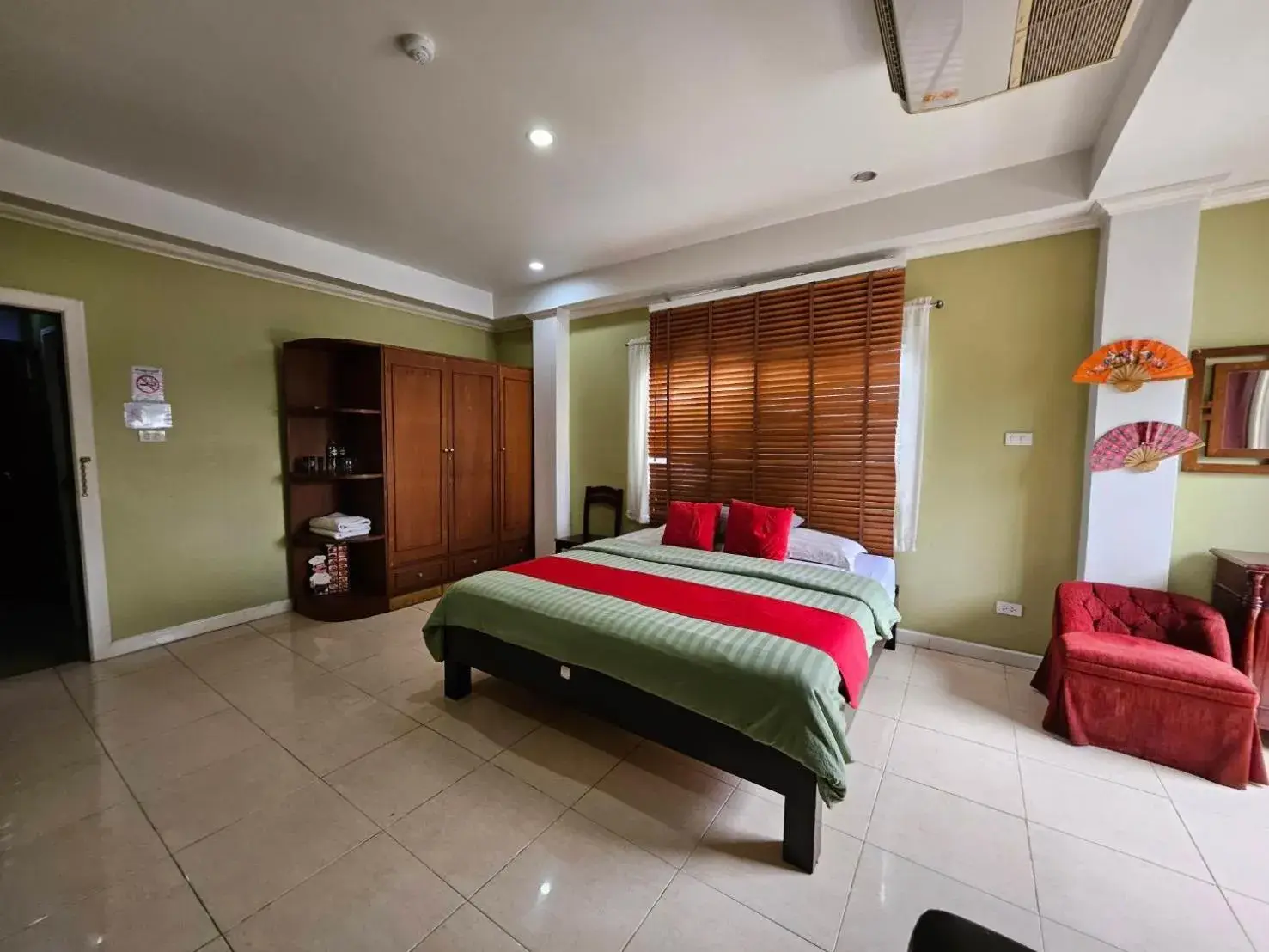 Bed in Royal Pimand Hotel Bed in Royal Pimand Hotel