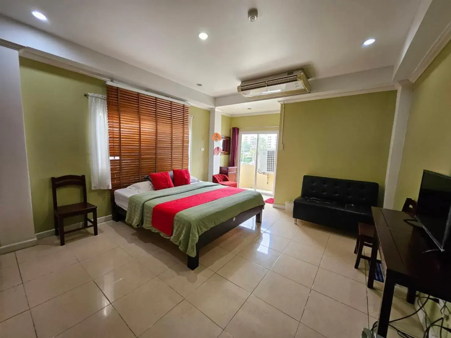 Bed in Royal Pimand Hotel Bed in Royal Pimand Hotel