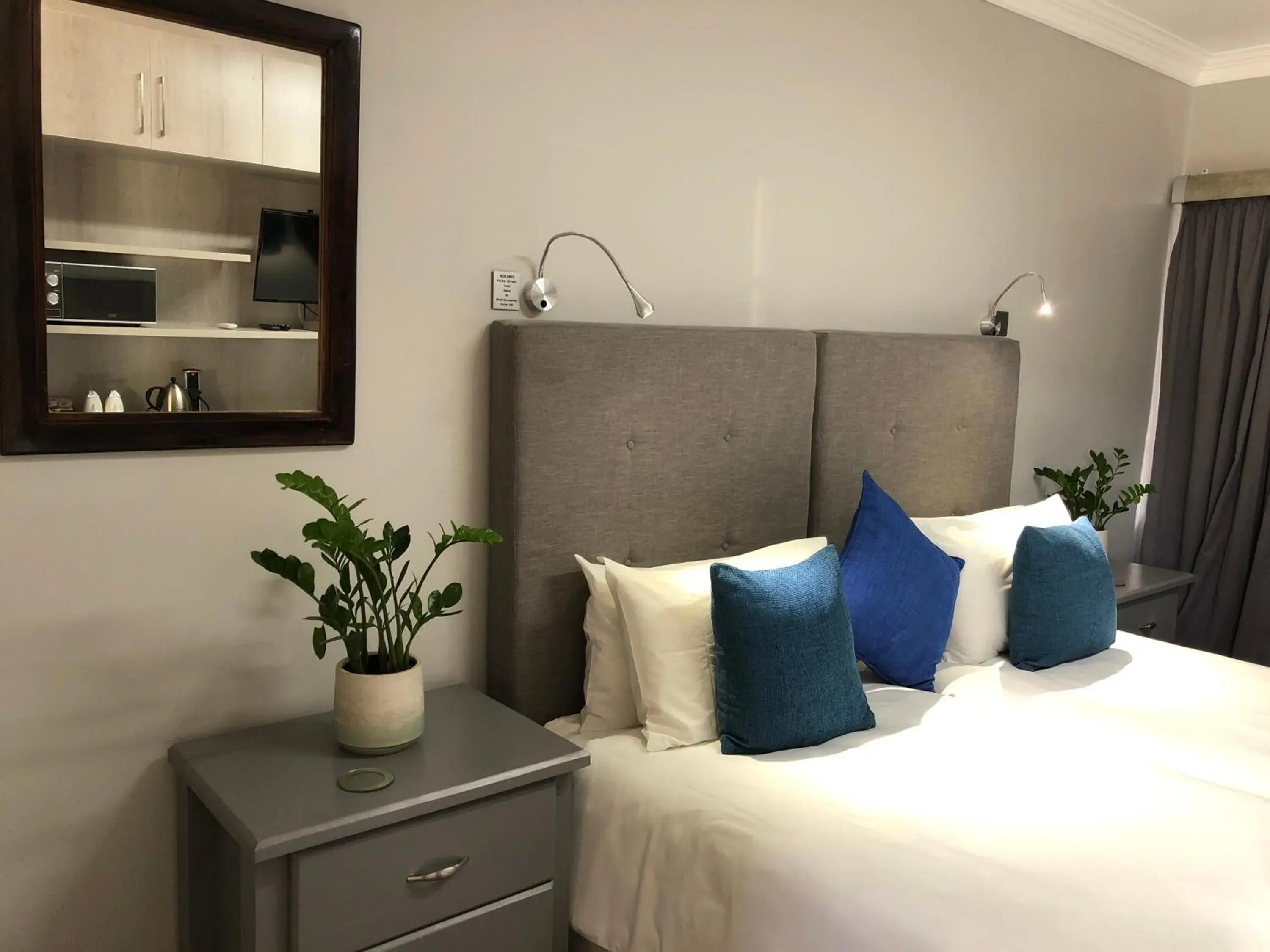 Photo of the whole room in On The Estuary Photo of the whole room in On The Estuary