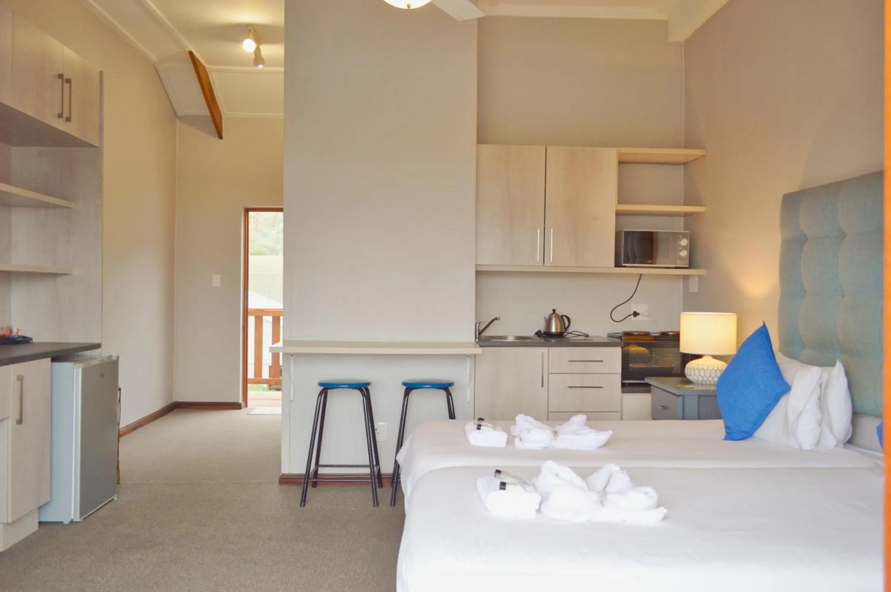 Deluxe Double or Twin Room with Lake View - single occupancy in On The Estuary Deluxe Double or Twin Room with Lake View - single occupancy in On The Estuary