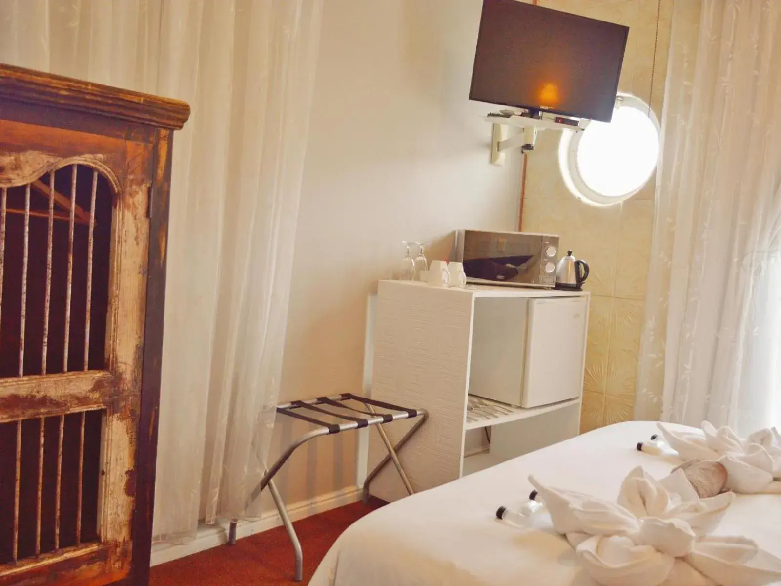 Standard King Room in On The Estuary Standard King Room in On The Estuary