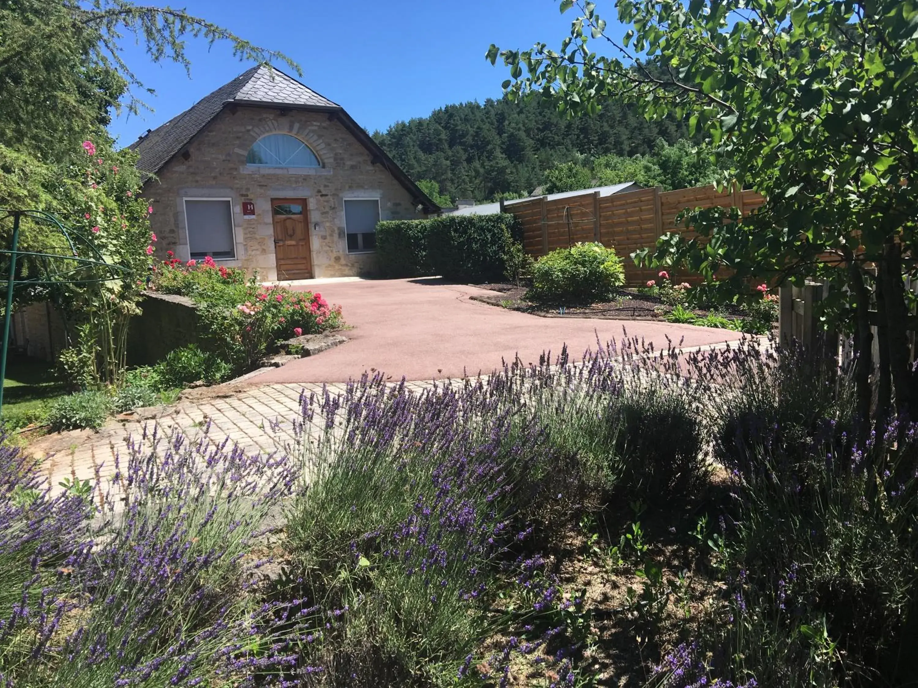 Property building in Hôtel & SPA Rodier Property building in Hôtel & SPA Rodier