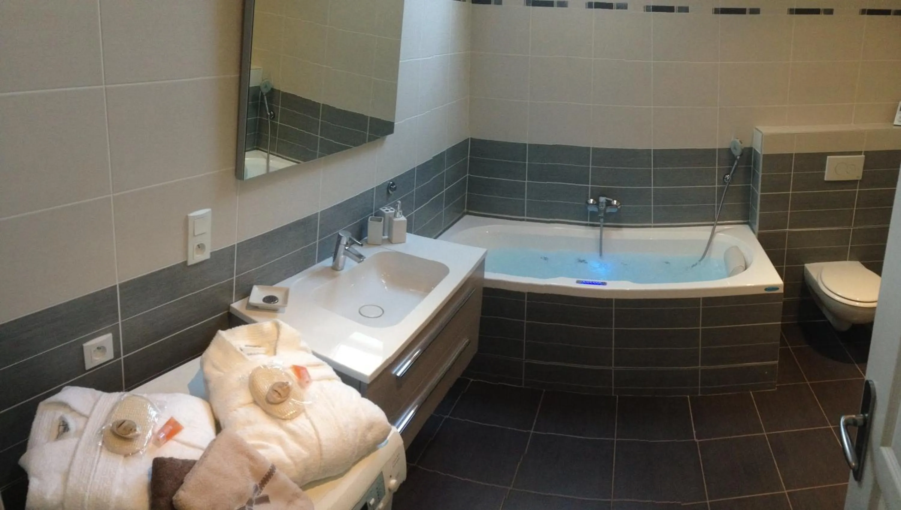 Bathroom in Hôtel & SPA Rodier