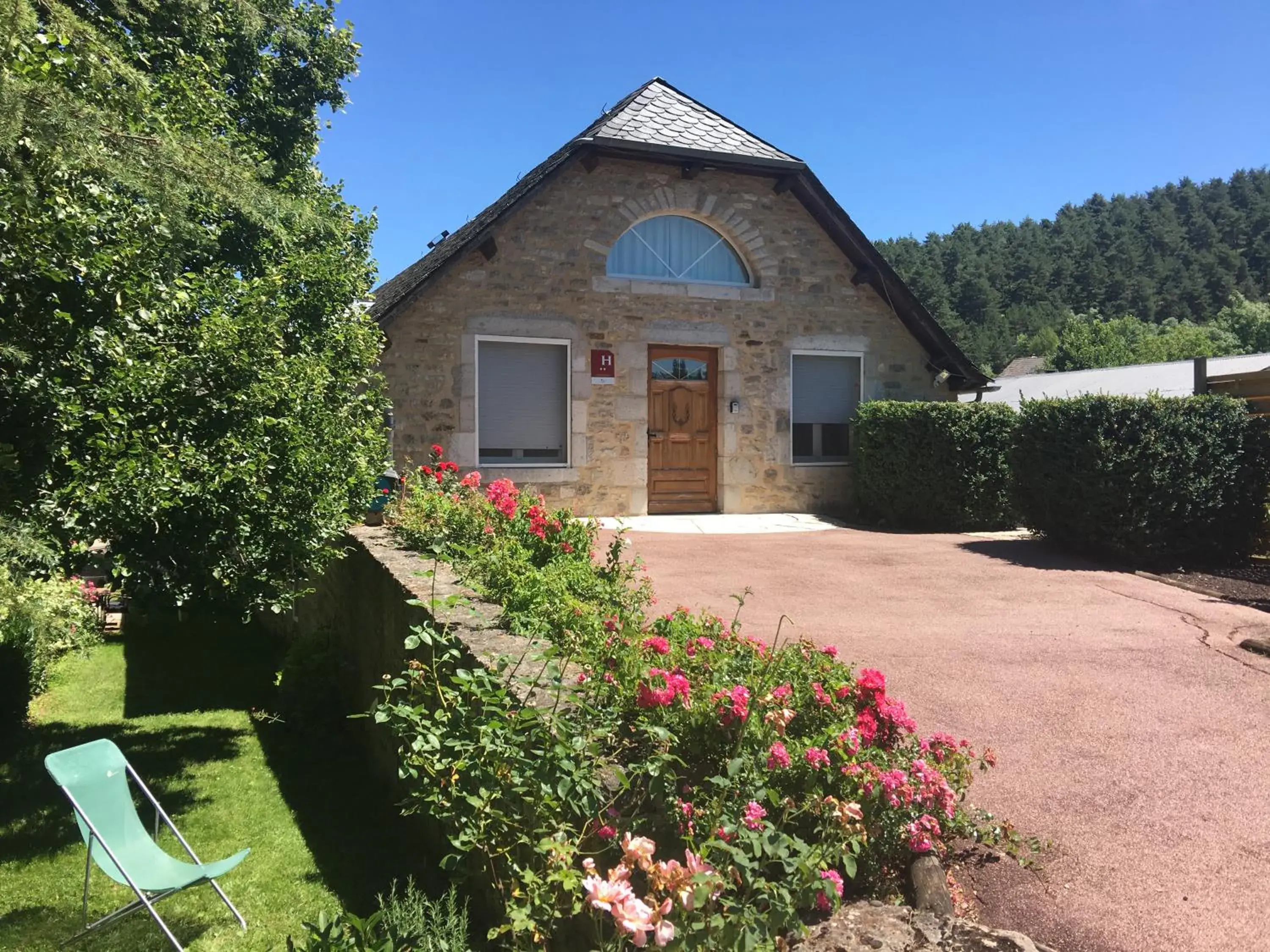 Property building in Hôtel & SPA Rodier Property building in Hôtel & SPA Rodier