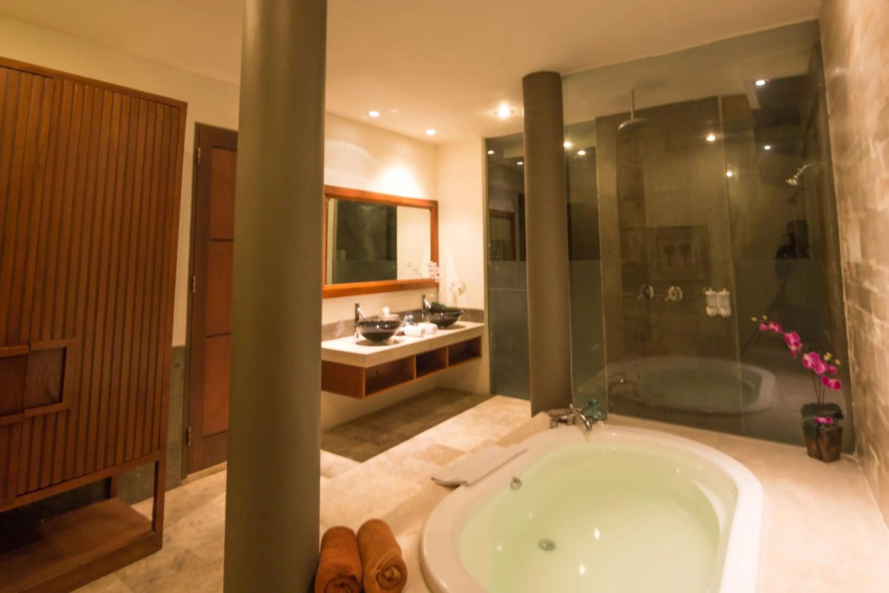 Shower in The Kawan Jimbaran