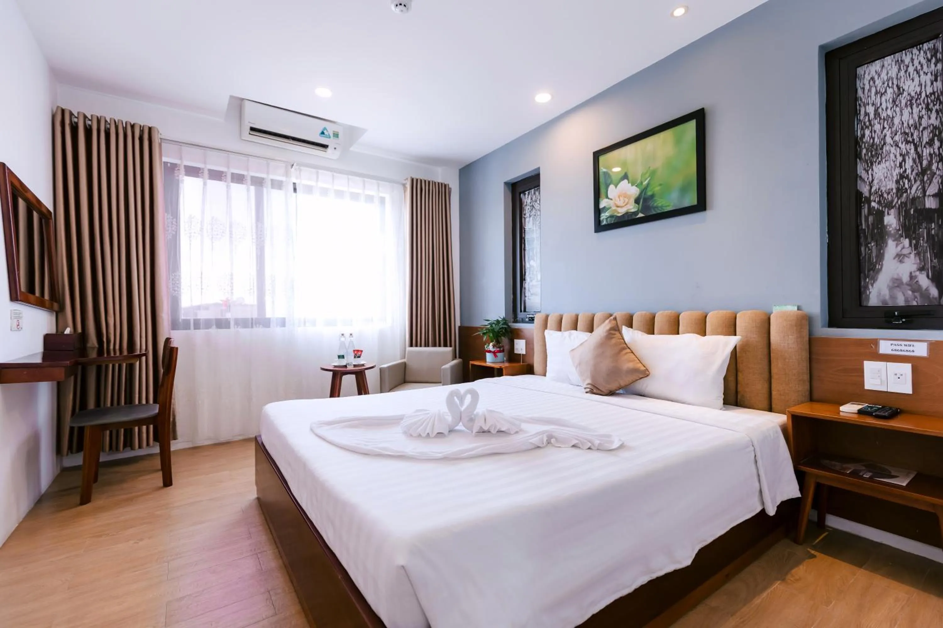 Photo of the whole room, Bed in Gardenia Hue Hotel