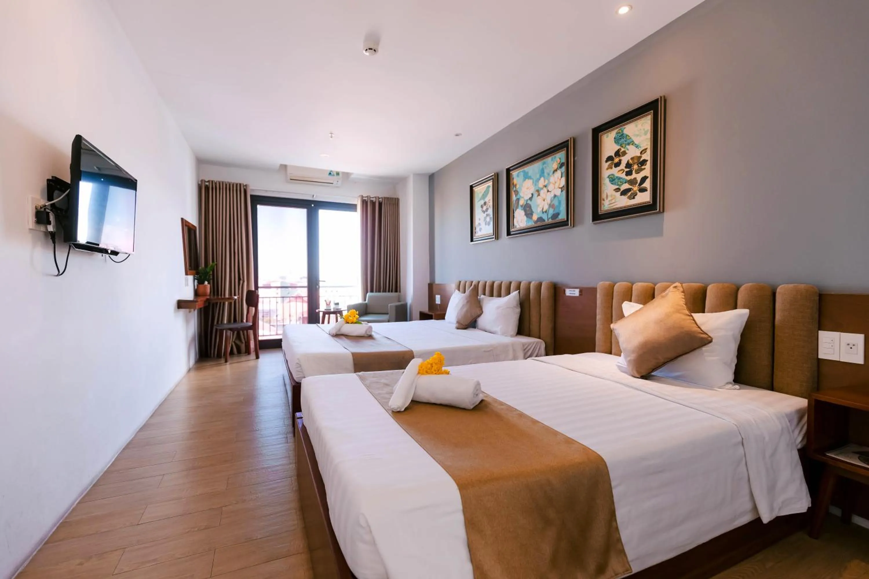 Photo of the whole room, Bed in Gardenia Hue Hotel