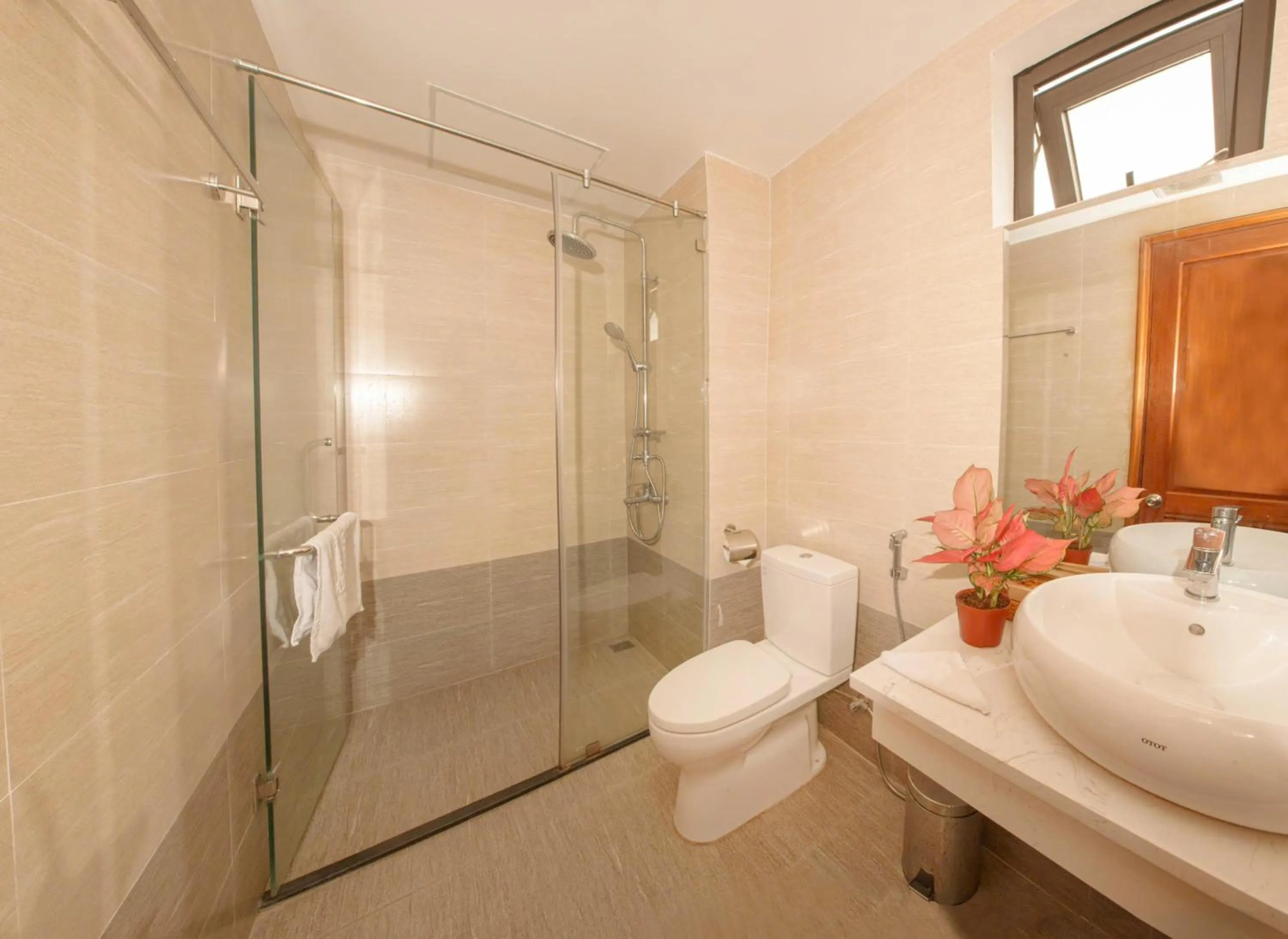 Bathroom in Gardenia Hue Hotel