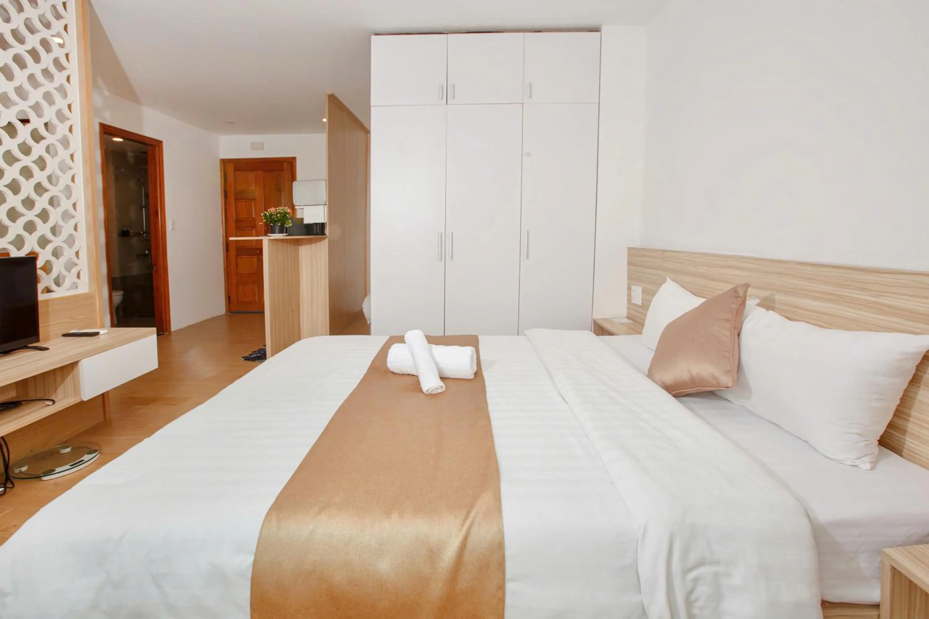 Bedroom, Bed in Gardenia Hue Hotel