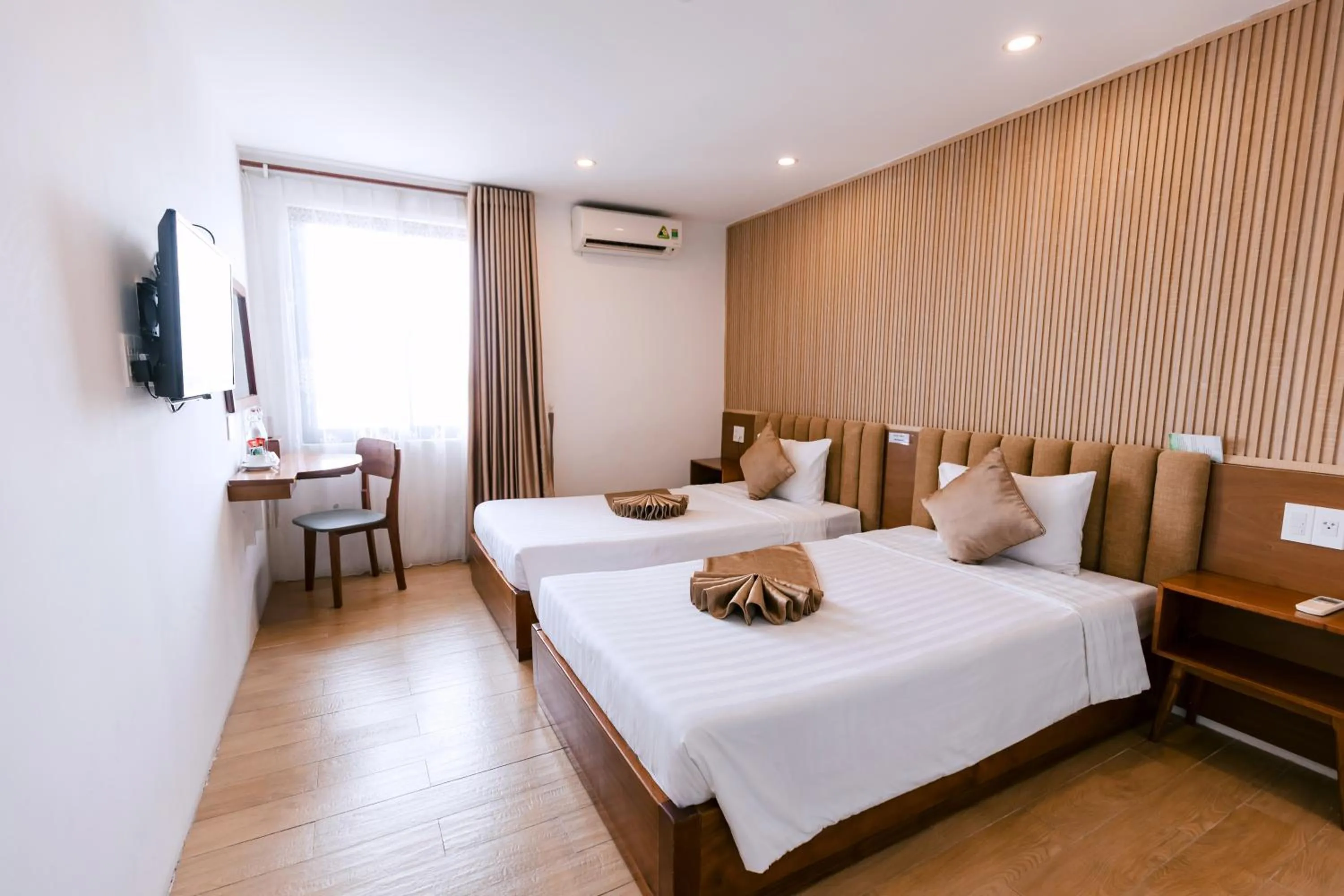 Photo of the whole room, Bed in Gardenia Hue Hotel