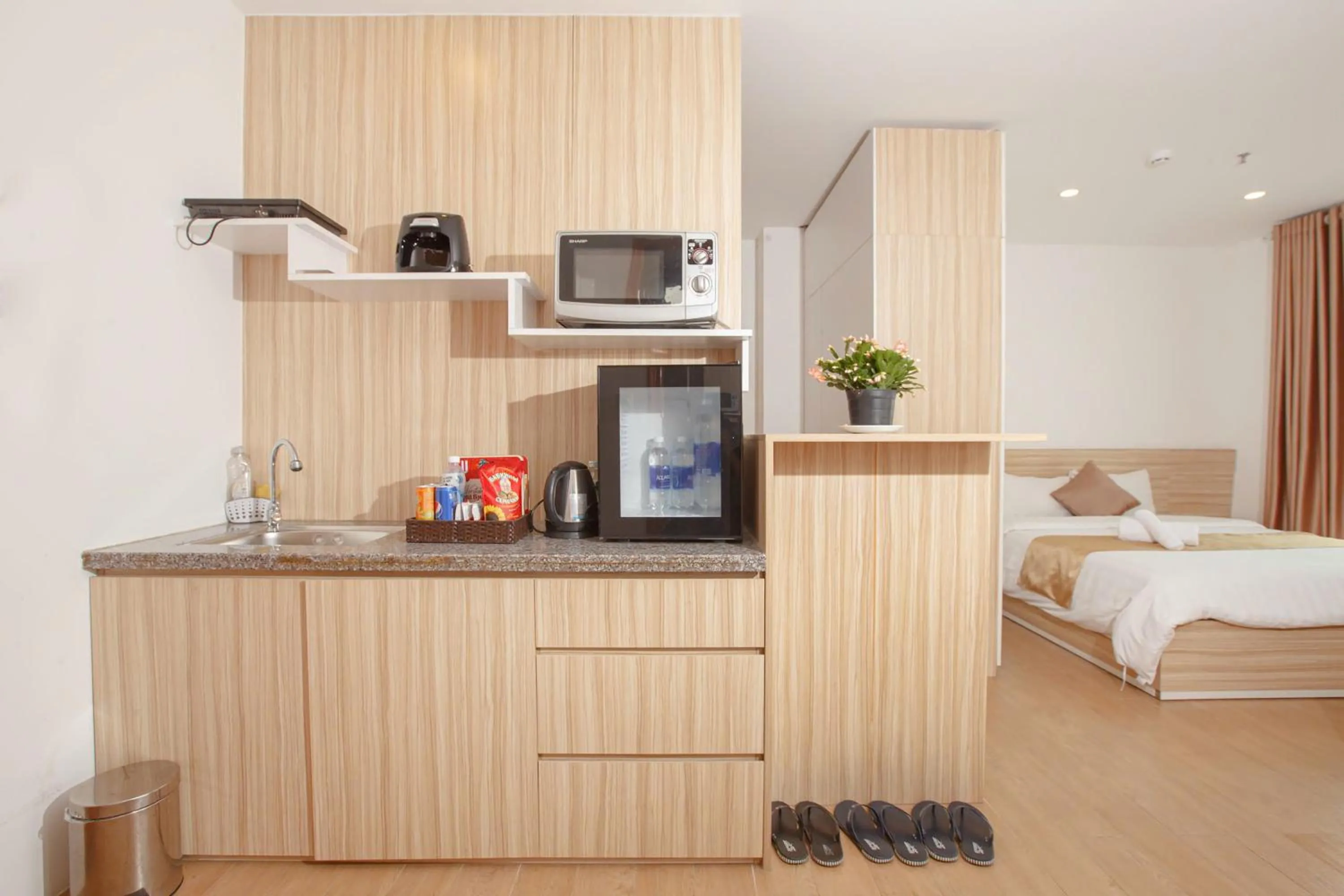 Kitchen or kitchenette, Bed in Gardenia Hue Hotel