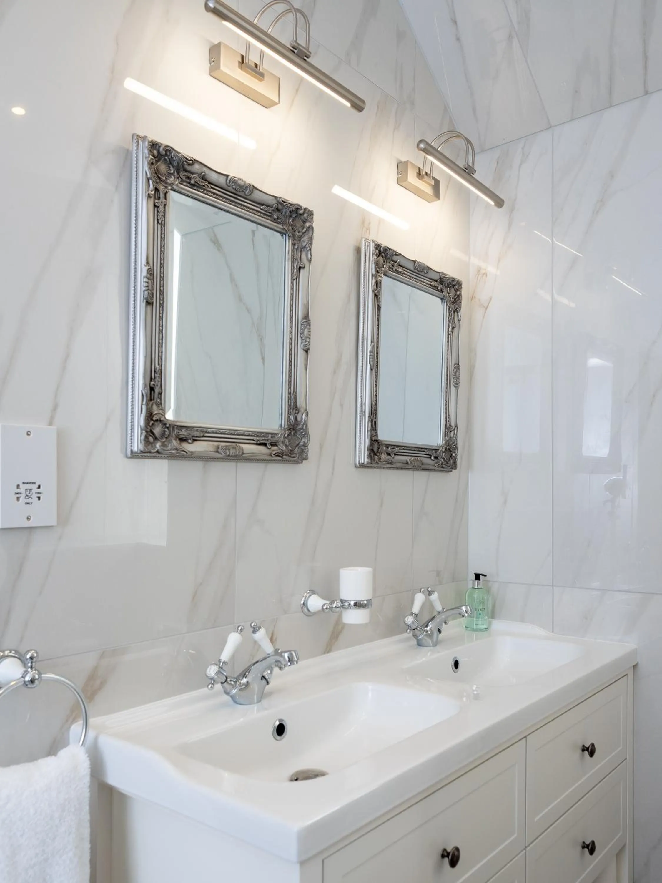 Bathroom in Grant Arms Hotel