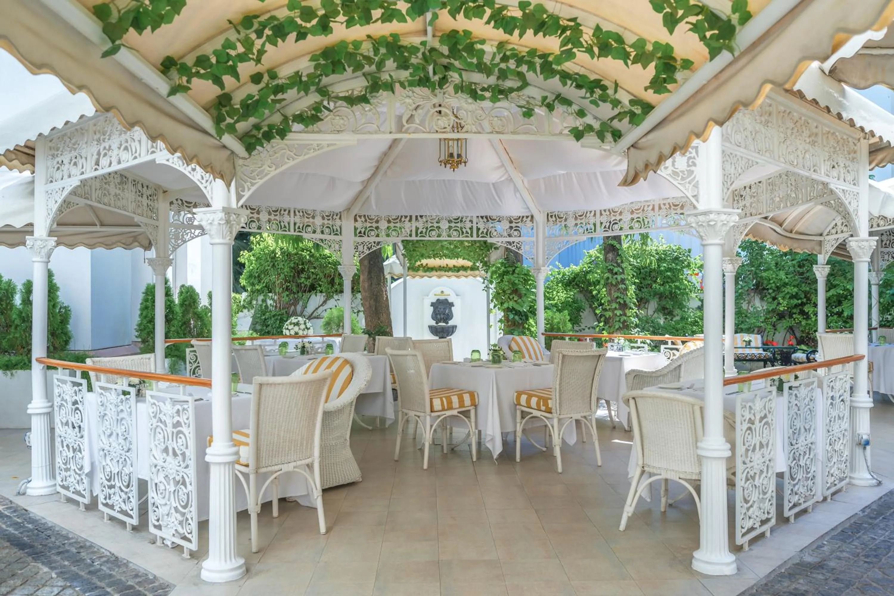 Restaurant/places to eat in The Imperial, New Delhi