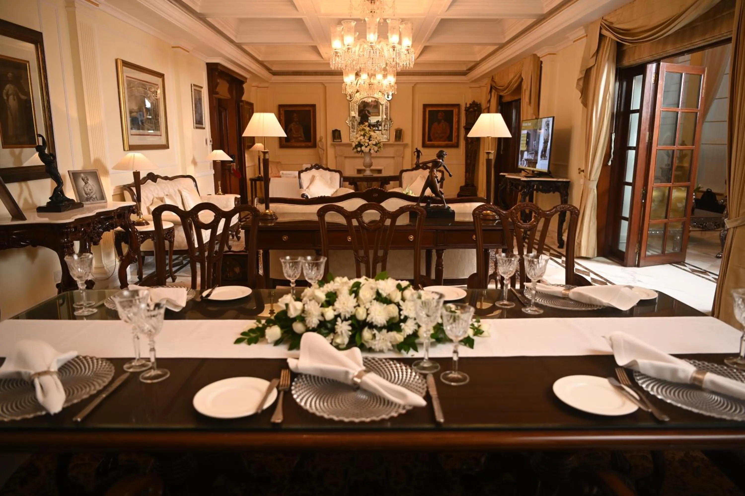 Restaurant/places to eat in The Imperial, New Delhi