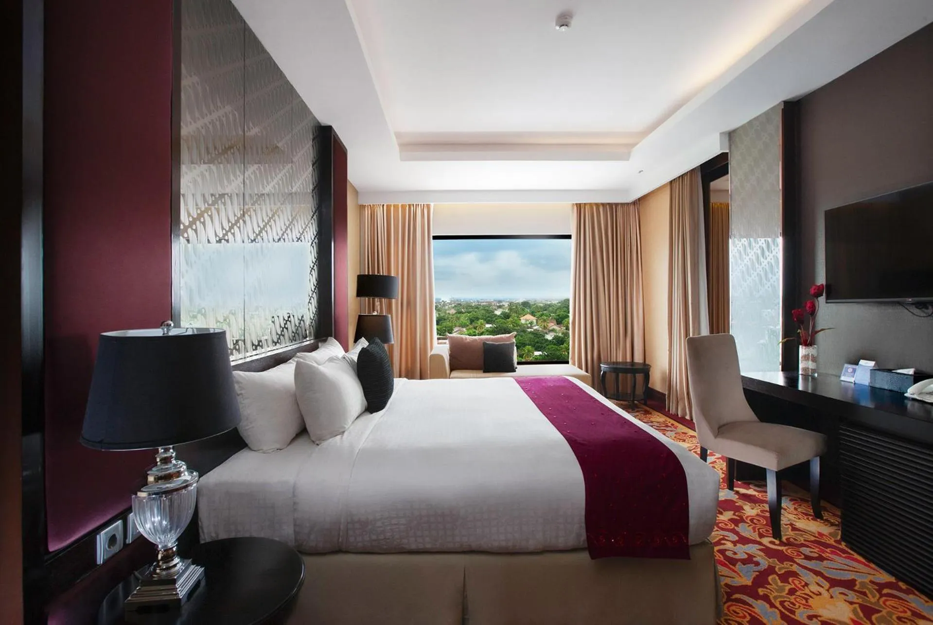 Bed in Lombok Raya Hotel