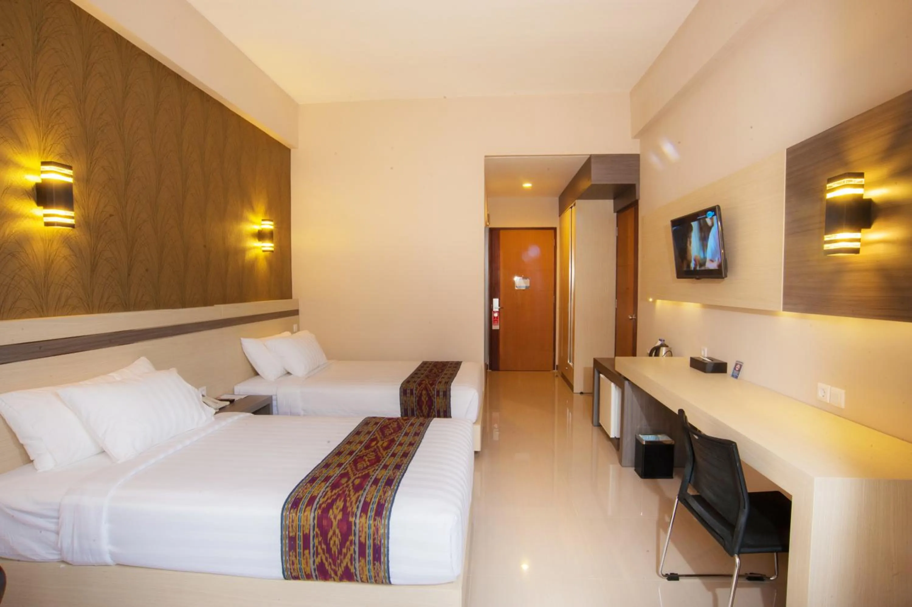 Bedroom, Bed in Lombok Raya Hotel