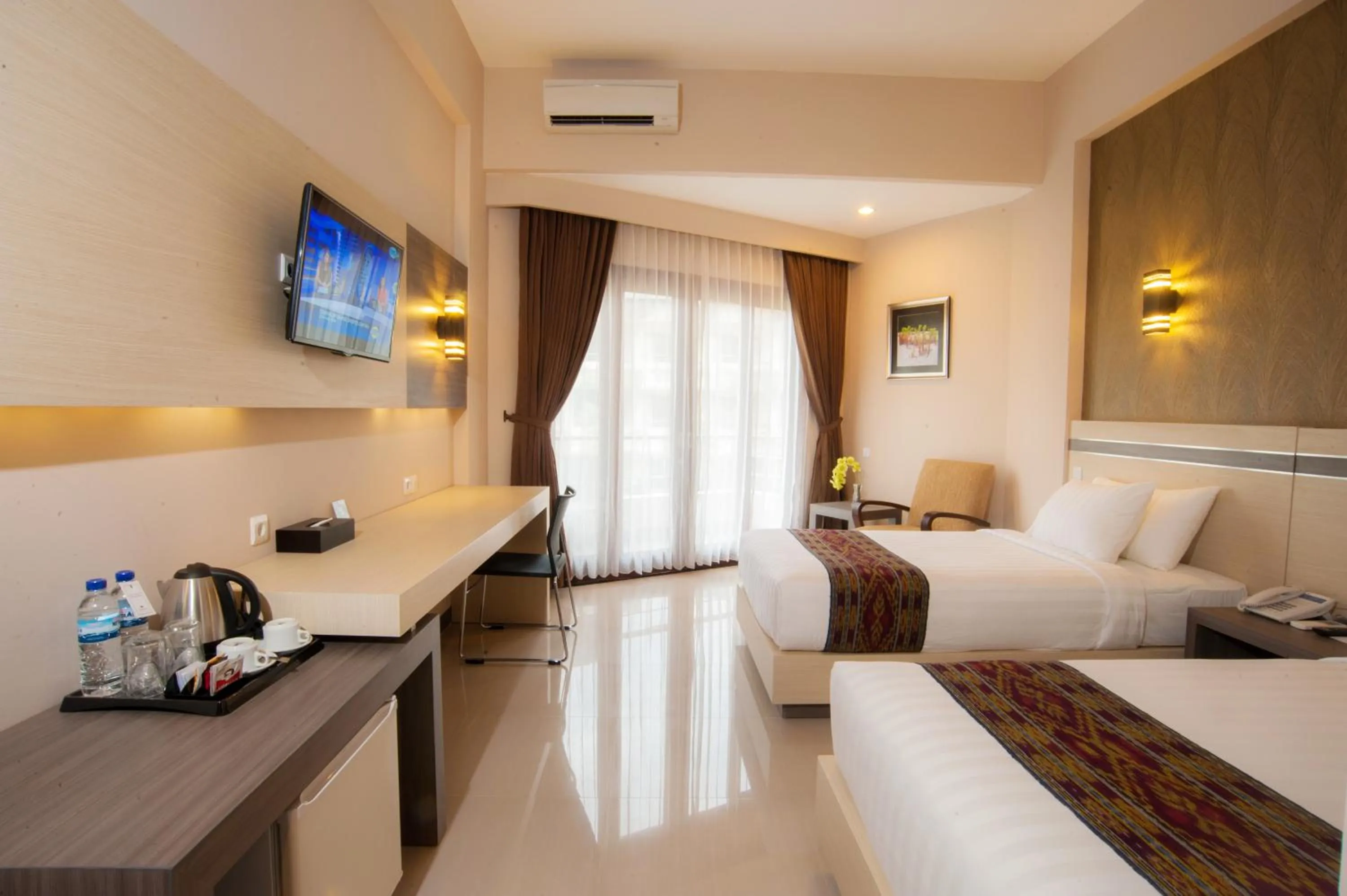 Photo of the whole room, Bed in Lombok Raya Hotel