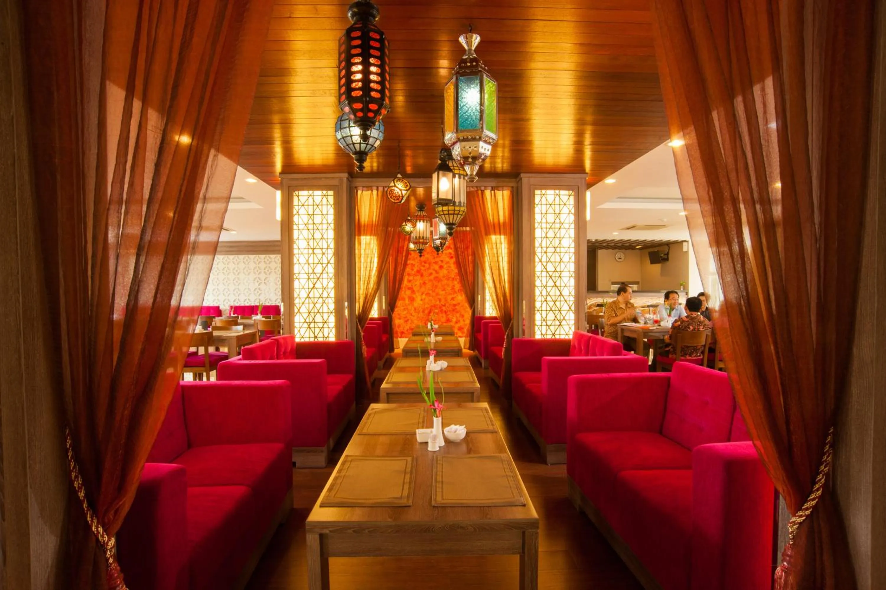 Restaurant/places to eat in Lombok Raya Hotel