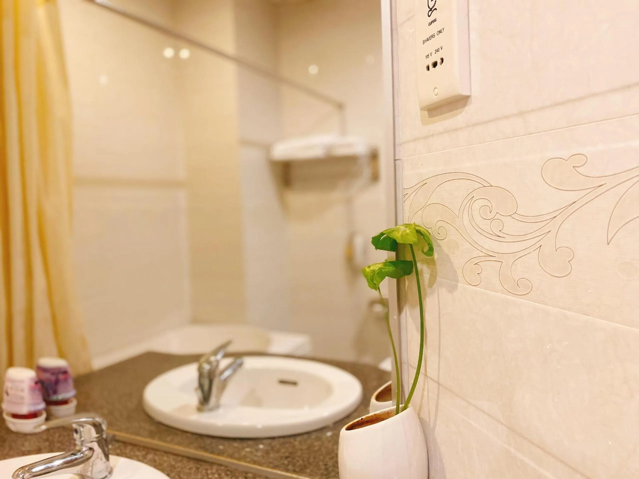 Toilet in Đông Xuyên Hotel