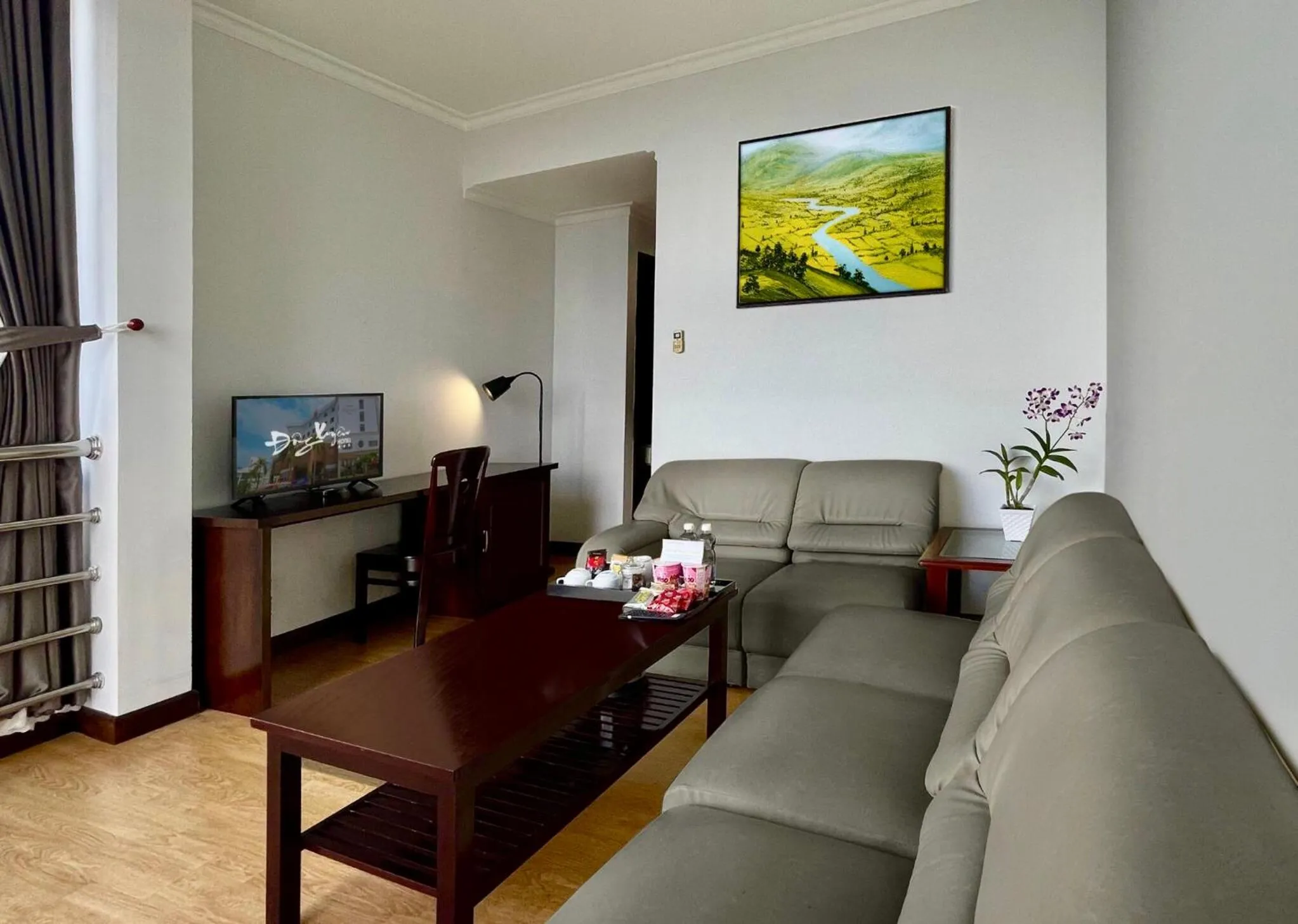 Living room in Đông Xuyên Hotel