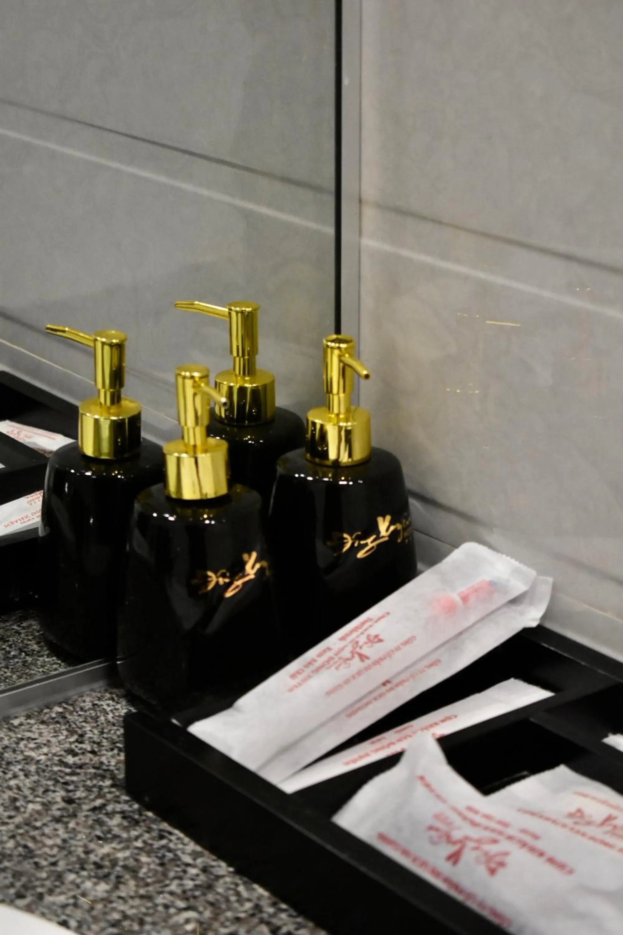 Shower in Đông Xuyên Hotel