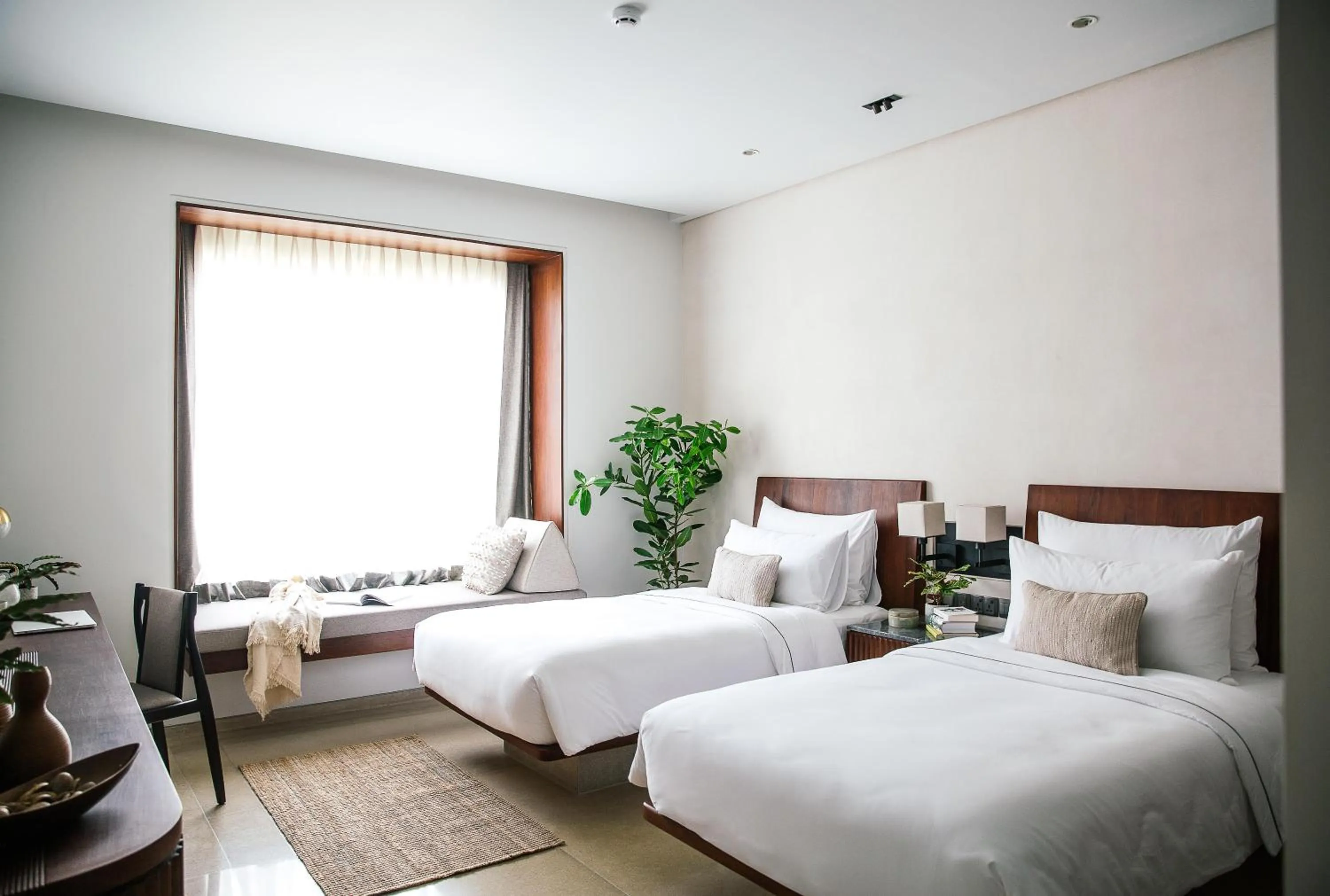 Photo of the whole room, Bed in Treeline Urban Resort