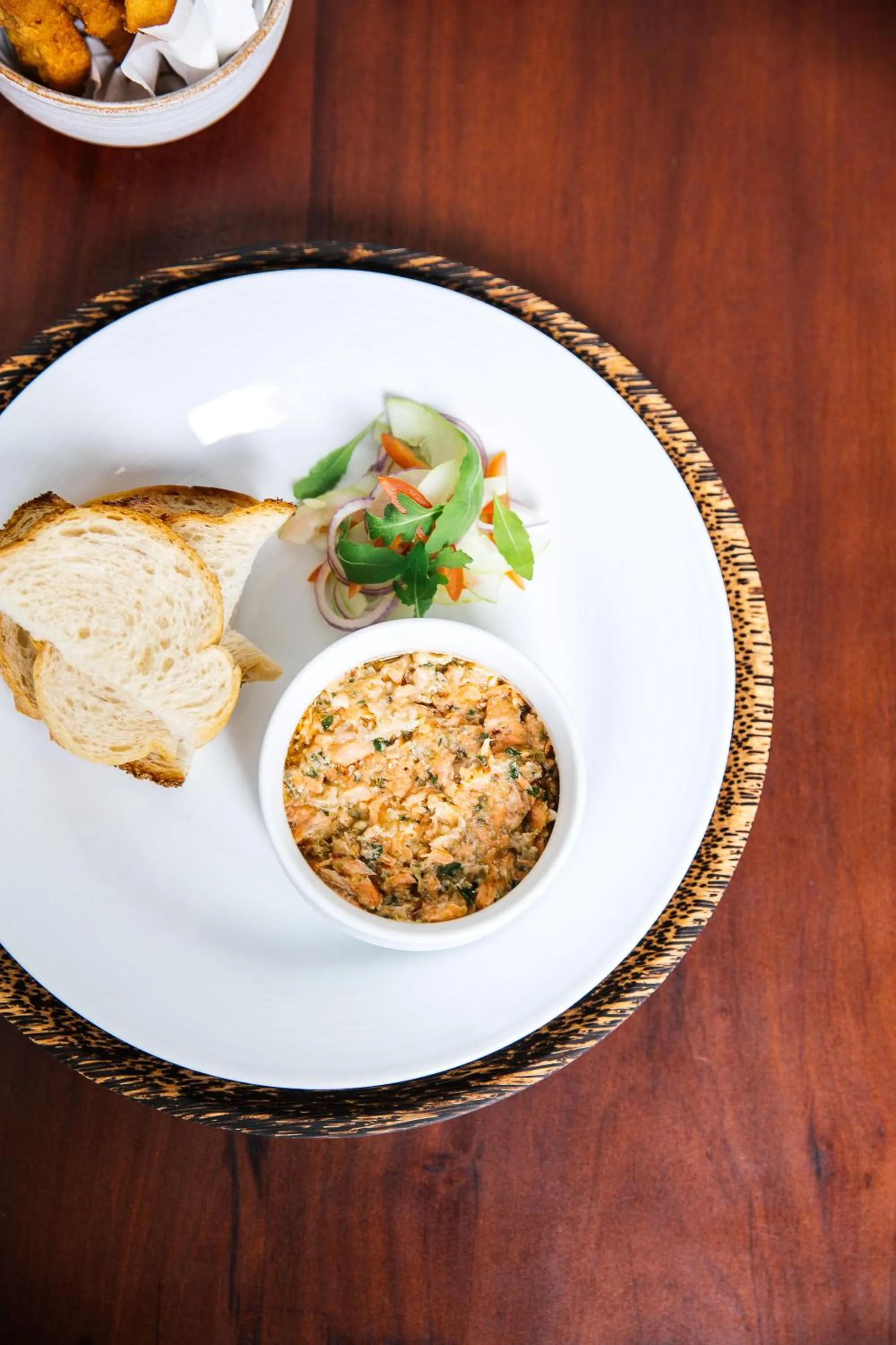 Restaurant/places to eat in Treeline Urban Resort