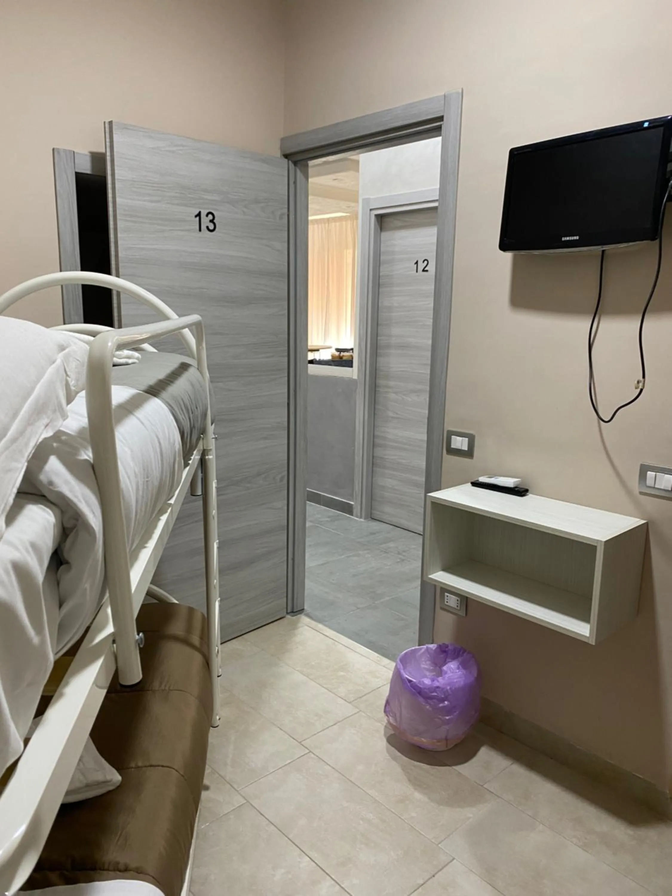 bunk bed, Bed in Hotel Poker