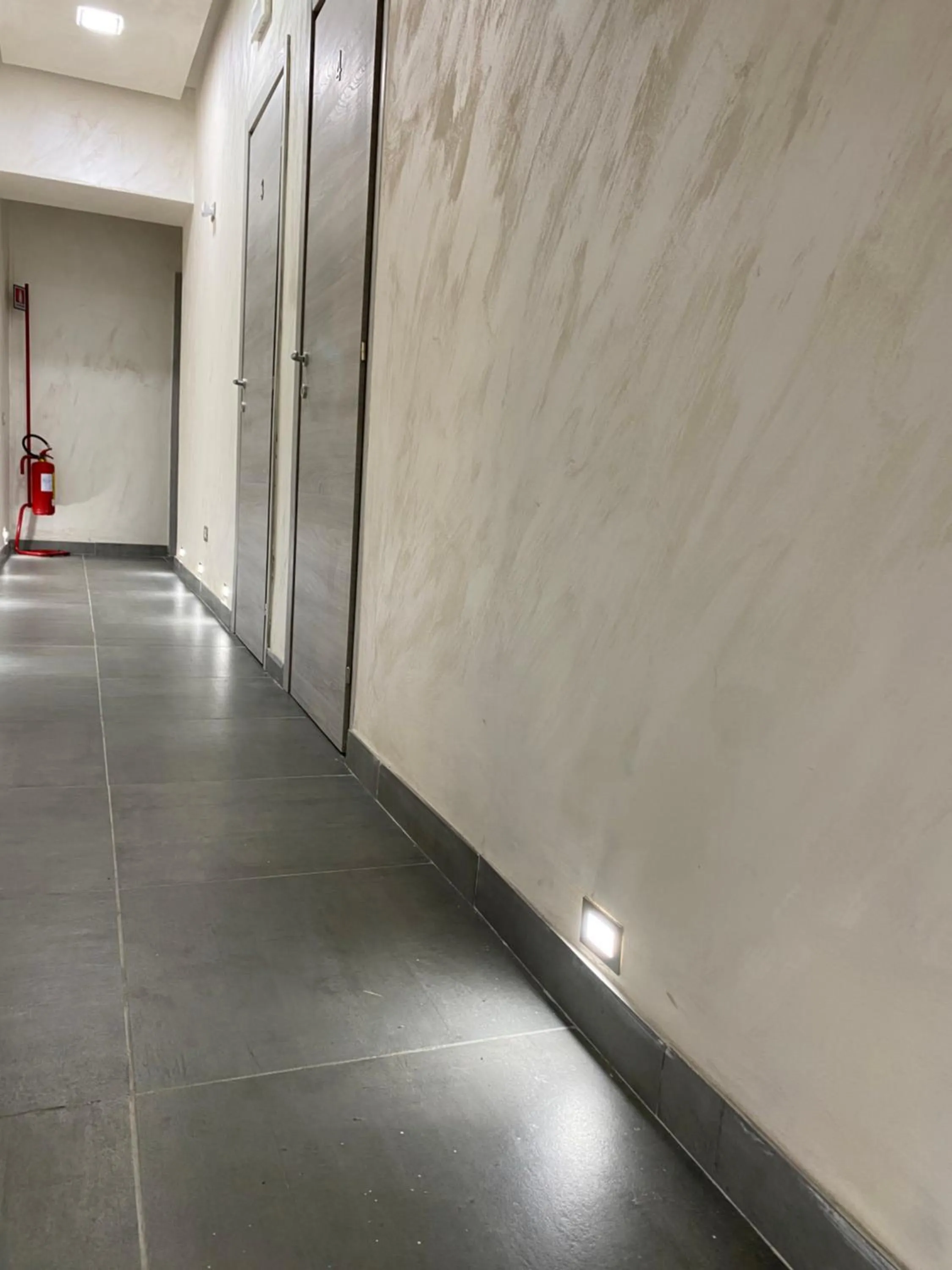 Restaurant/places to eat in Hotel Poker