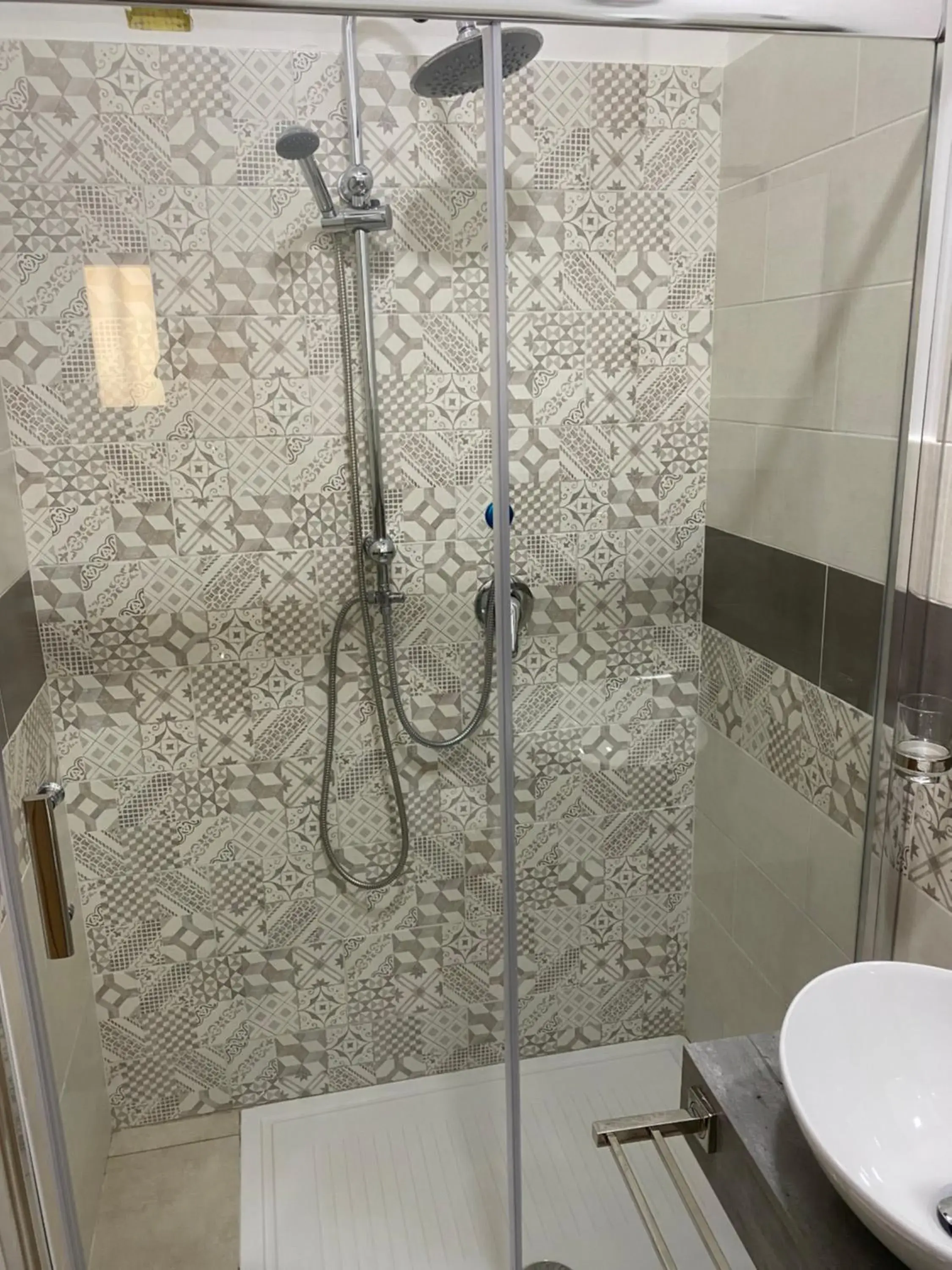 Bathroom in Hotel Poker Bathroom in Hotel Poker