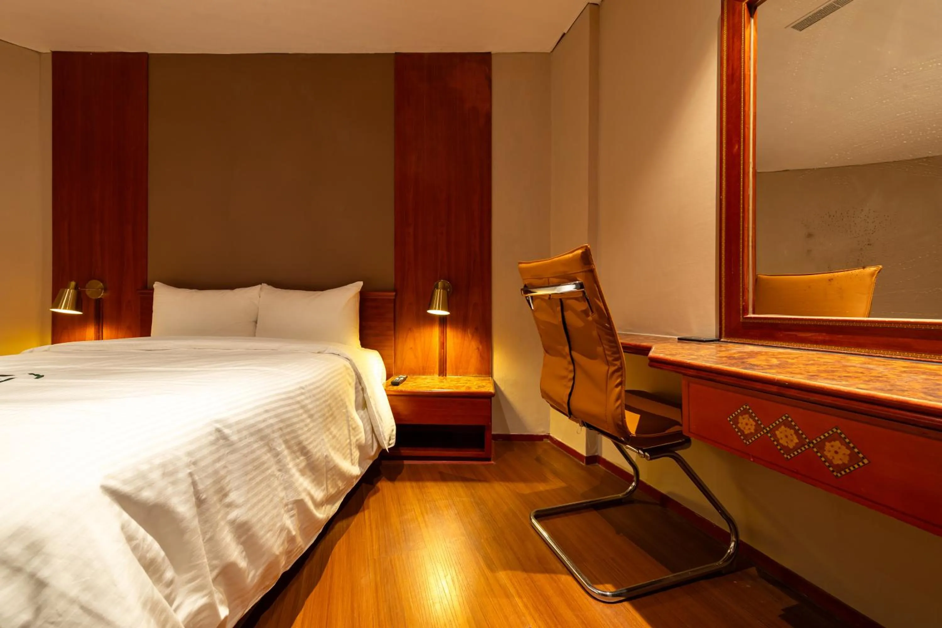 Bed in 露夏旅社 l 納康商旅 l 智能入住 l 鄰近花園夜市