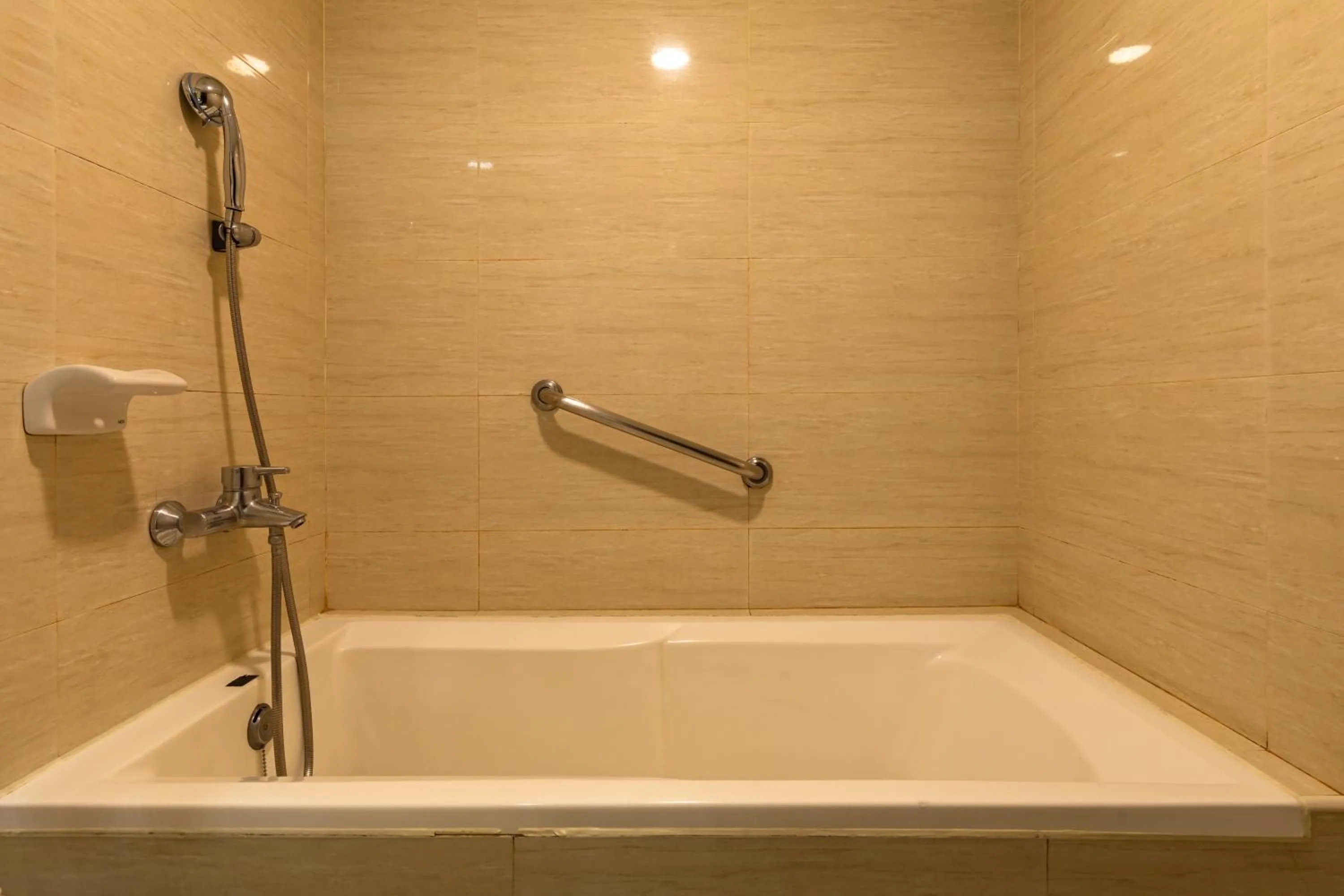 露夏旅社 l 納康商旅 l 智能入住 l 鄰近花園夜市