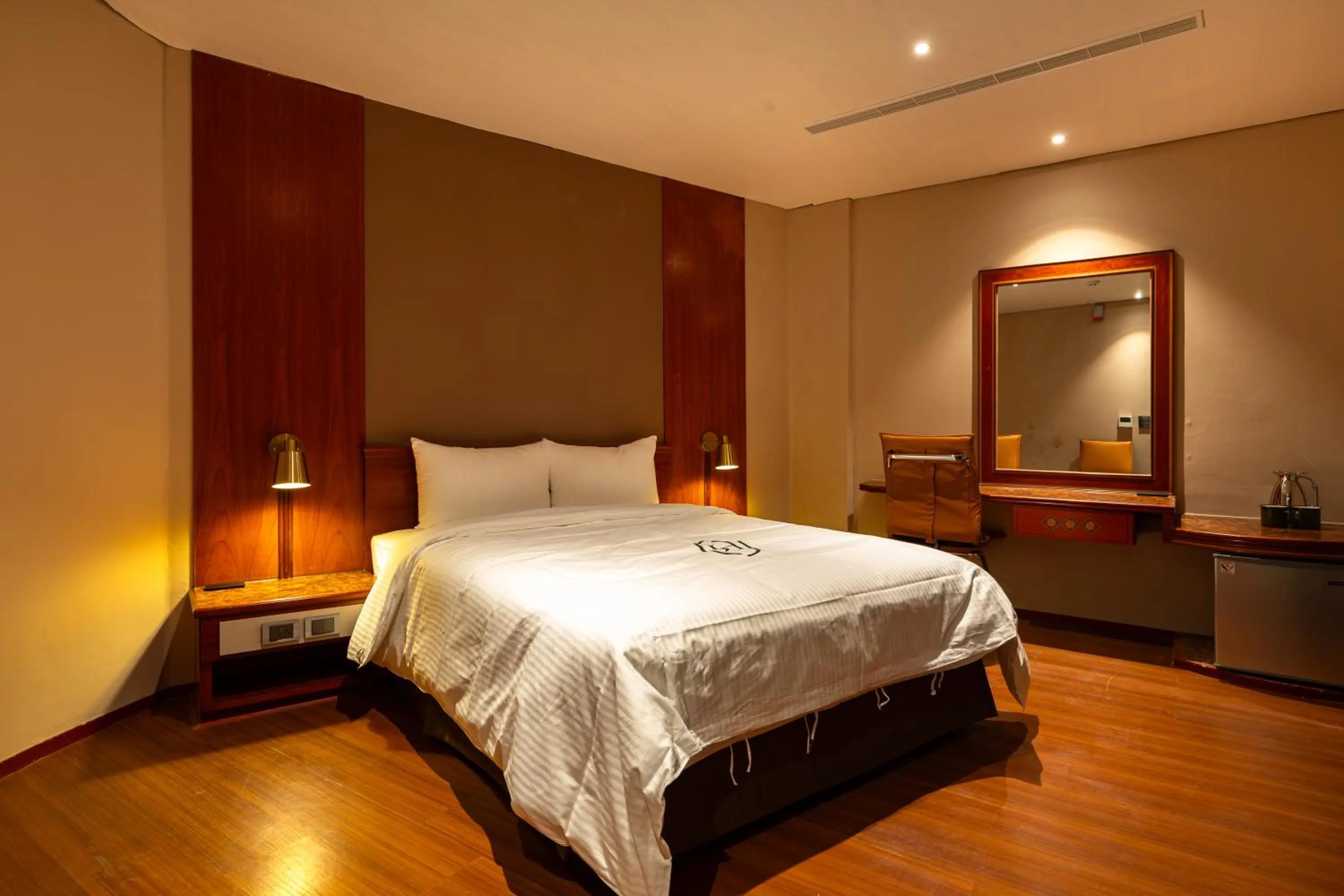 Bed in 露夏旅社 l 納康商旅 l 智能入住 l 鄰近花園夜市