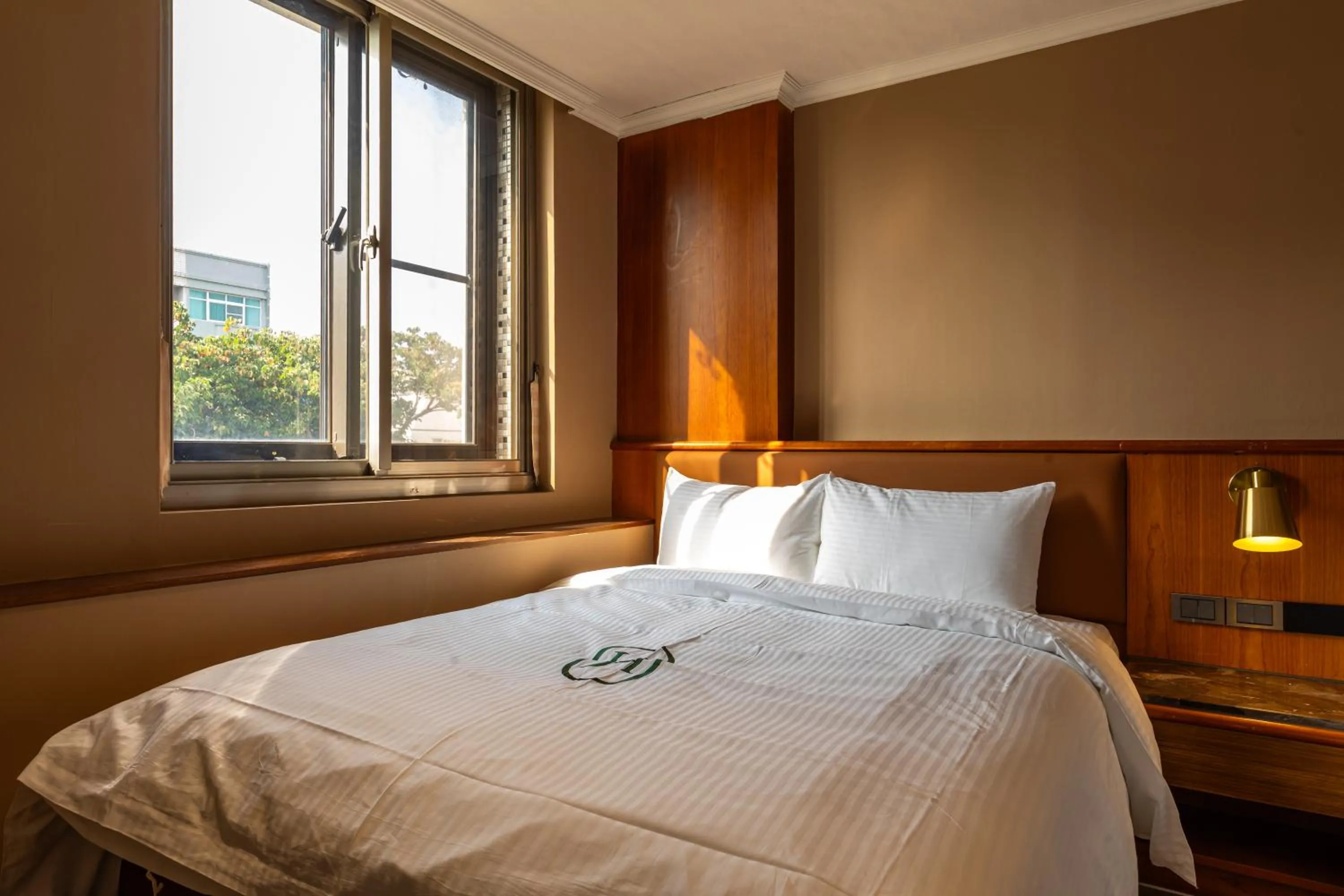 Bed in 露夏旅社 l 納康商旅 l 智能入住 l 鄰近花園夜市