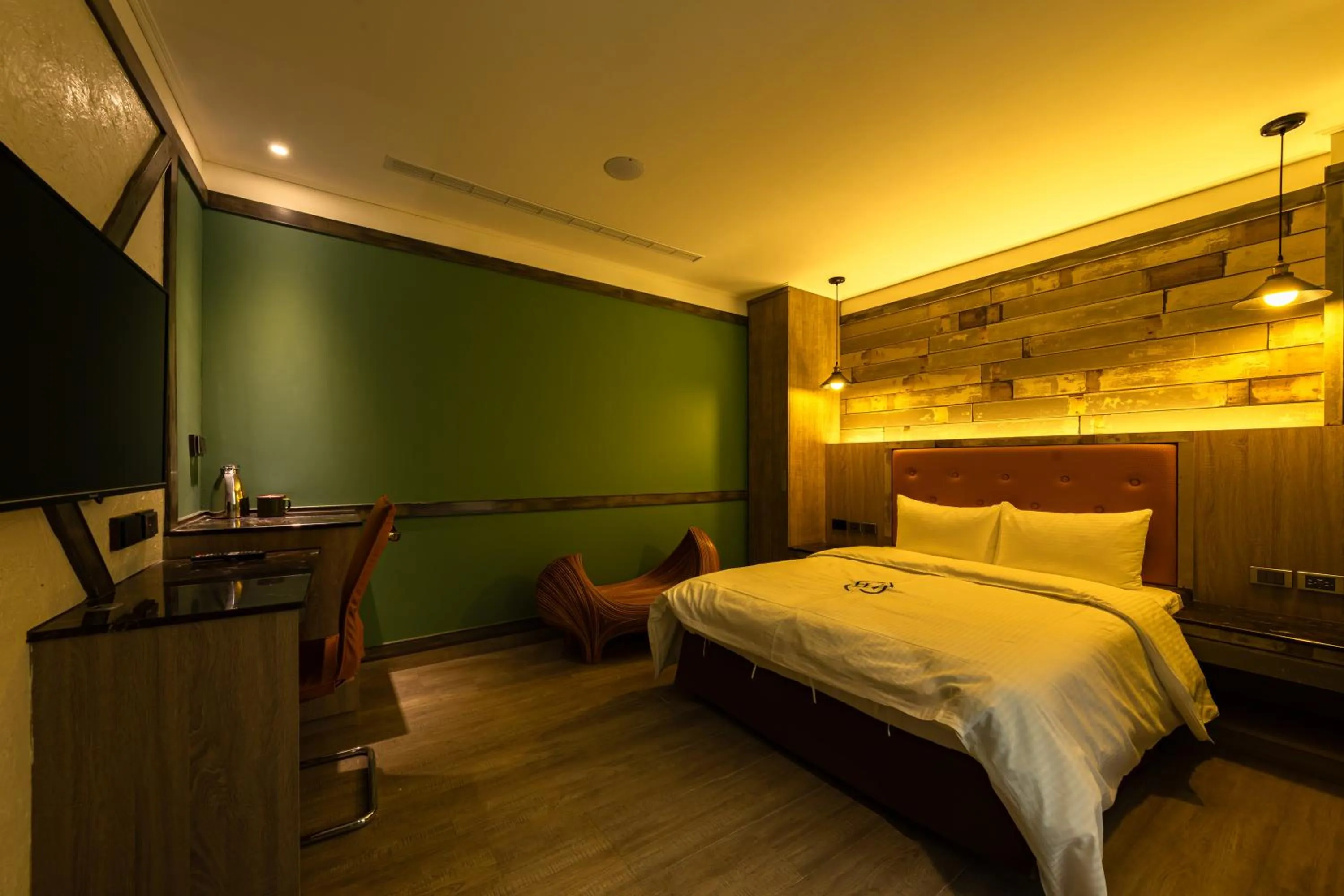 Bed in 露夏旅社 l 納康商旅 l 智能入住 l 鄰近花園夜市