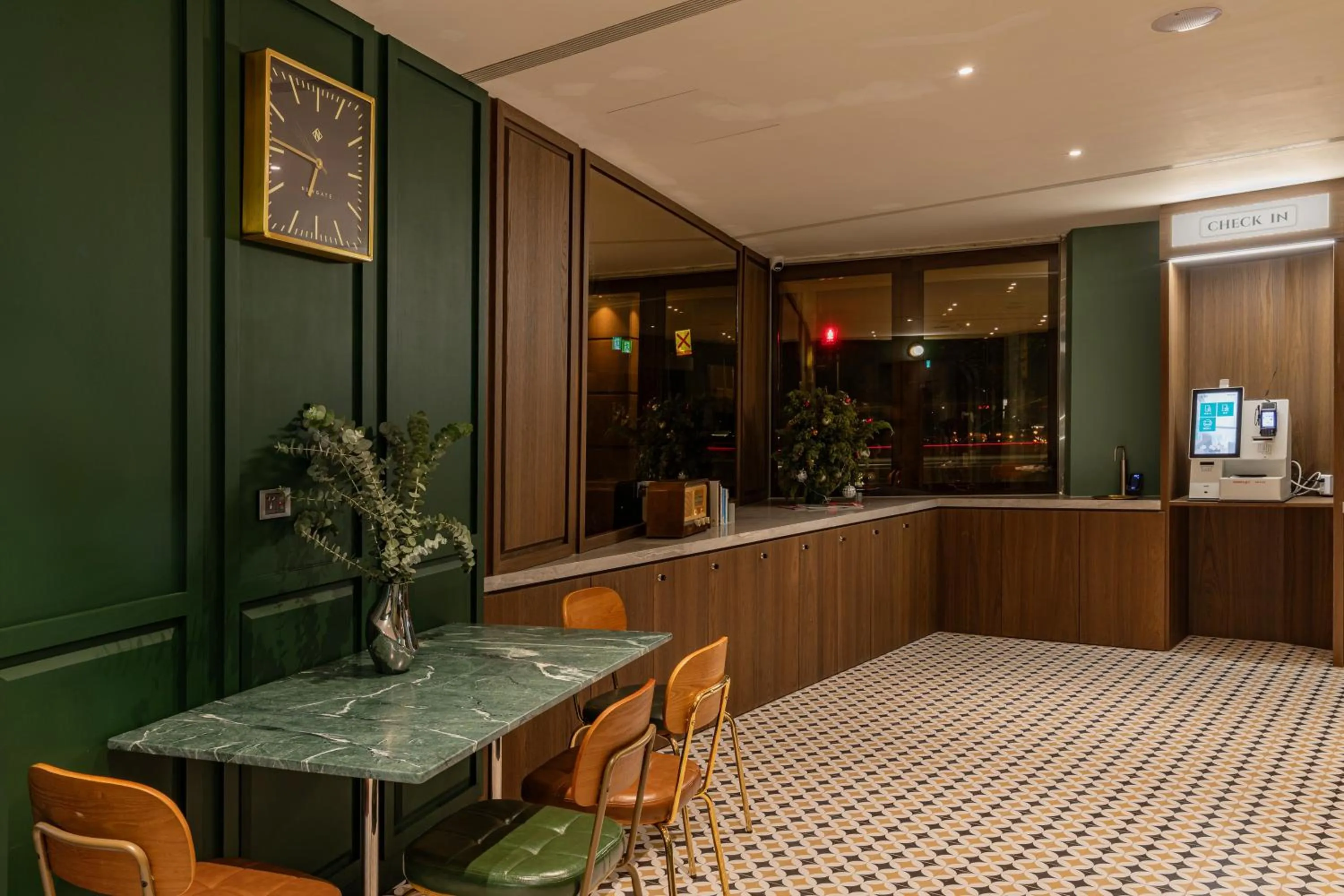 露夏旅社 l 納康商旅 l 智能入住 l 鄰近花園夜市